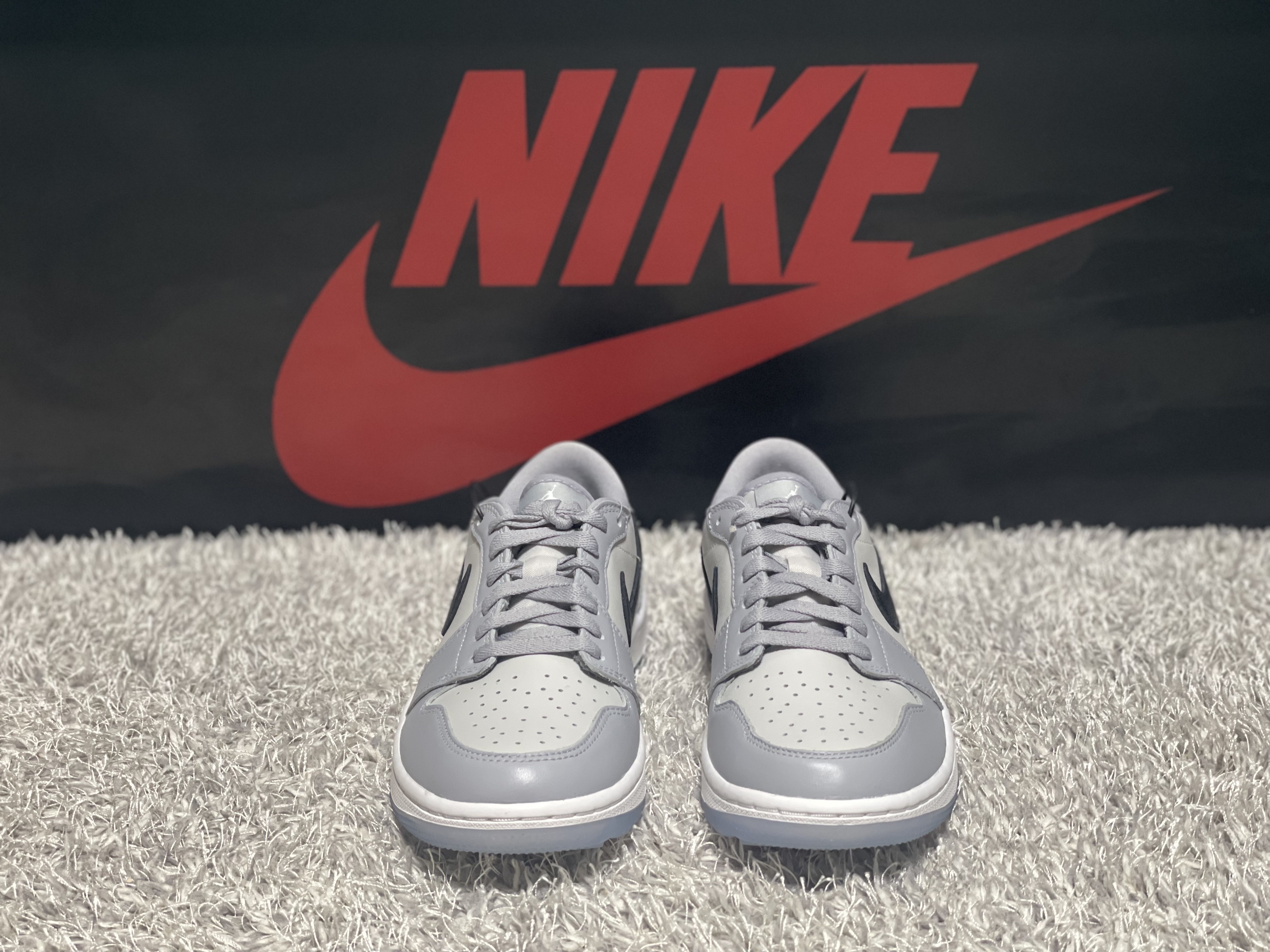 Jordan 1 Low Golf Wolf Grey 착용 스타일 - 2
