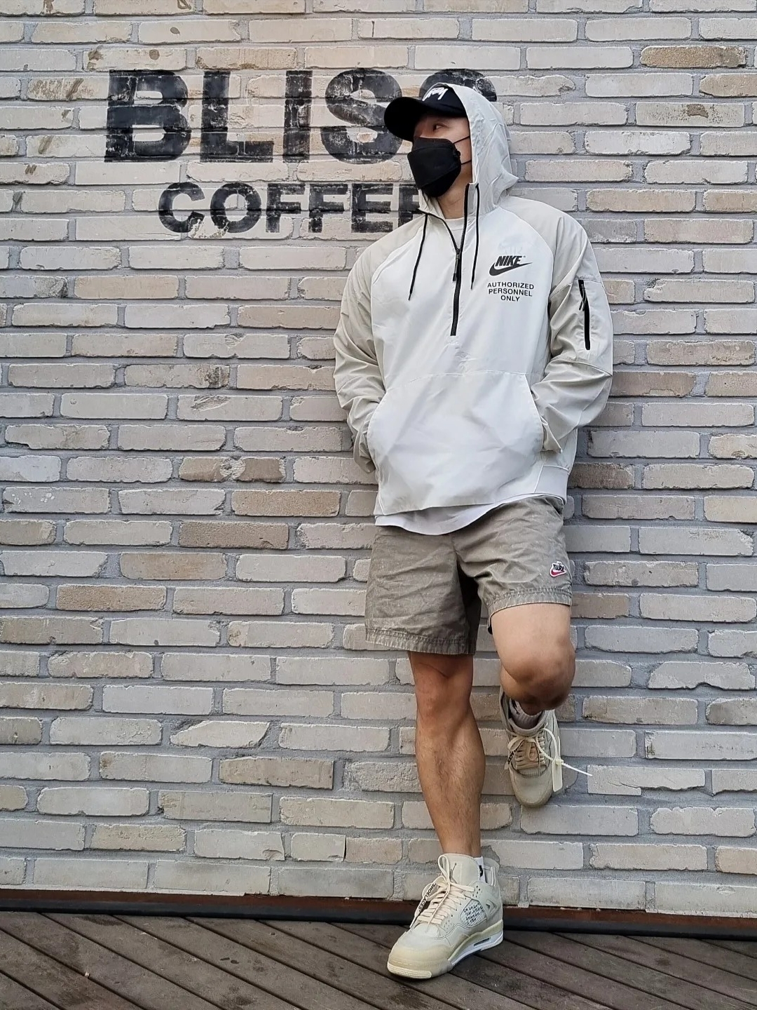 (W) Jordan 4 x Off-White Retro SP Sail, Nike Heritage Washed Woven Shorts Light Army - US/EU 착용 스타일 - 1
