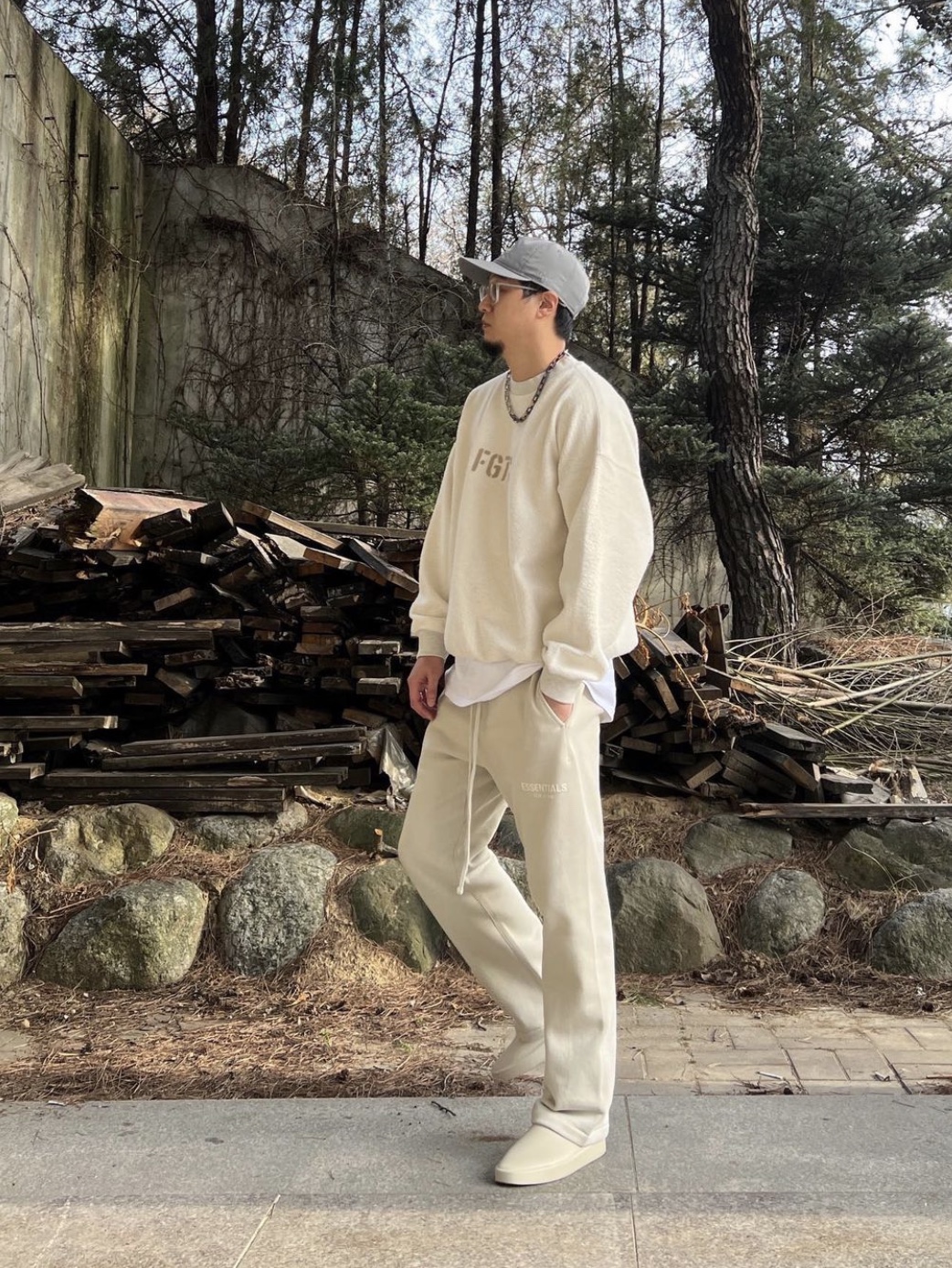 Essentials Relaxed Sweatpants Wheat - 22SS, Fear of God The California Oat 착용 스타일