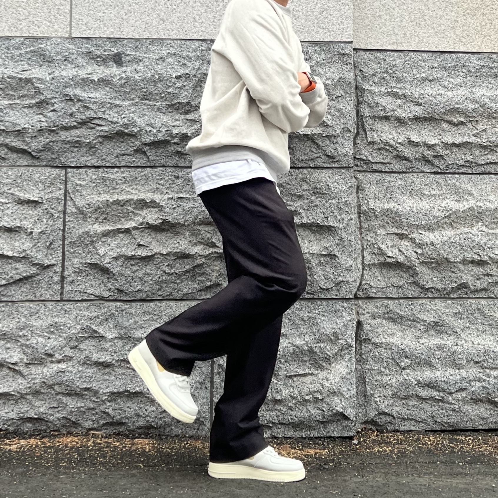 Nike Air Force 1 '07 LX Light Bone and Coconut Milk 착용 스타일