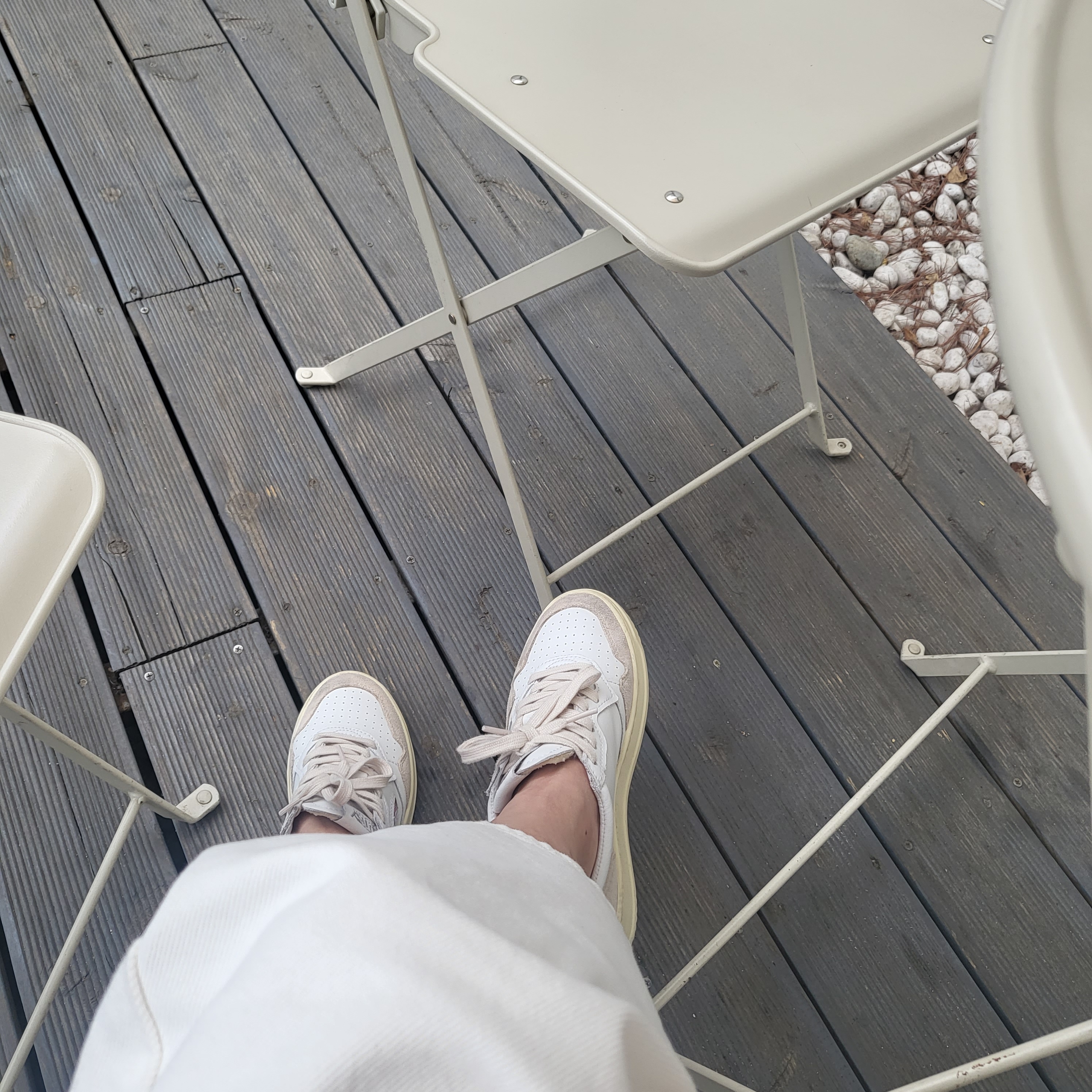 (W) Autry Medalist Low Leather Suede Sneakers White 착용 스타일