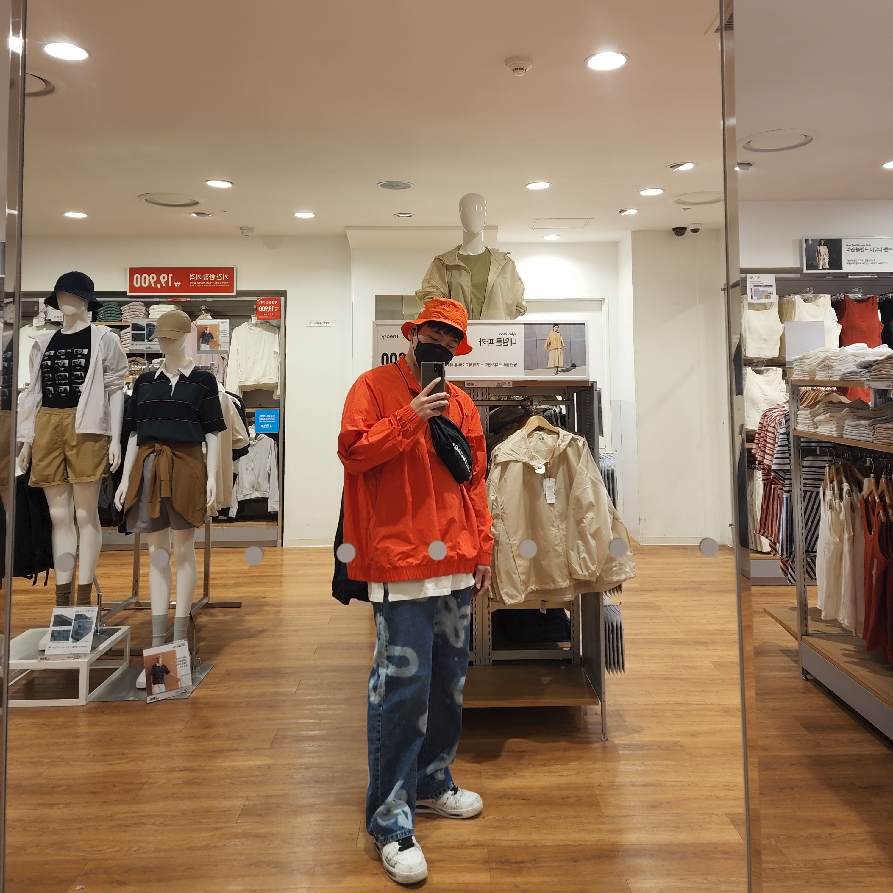 Nike x Peaceminusone Air Force 1 Low Para-Noise 2.0, Nike x Stussy Windrunner Jacket Habanero Red 착용 스타일 - 1