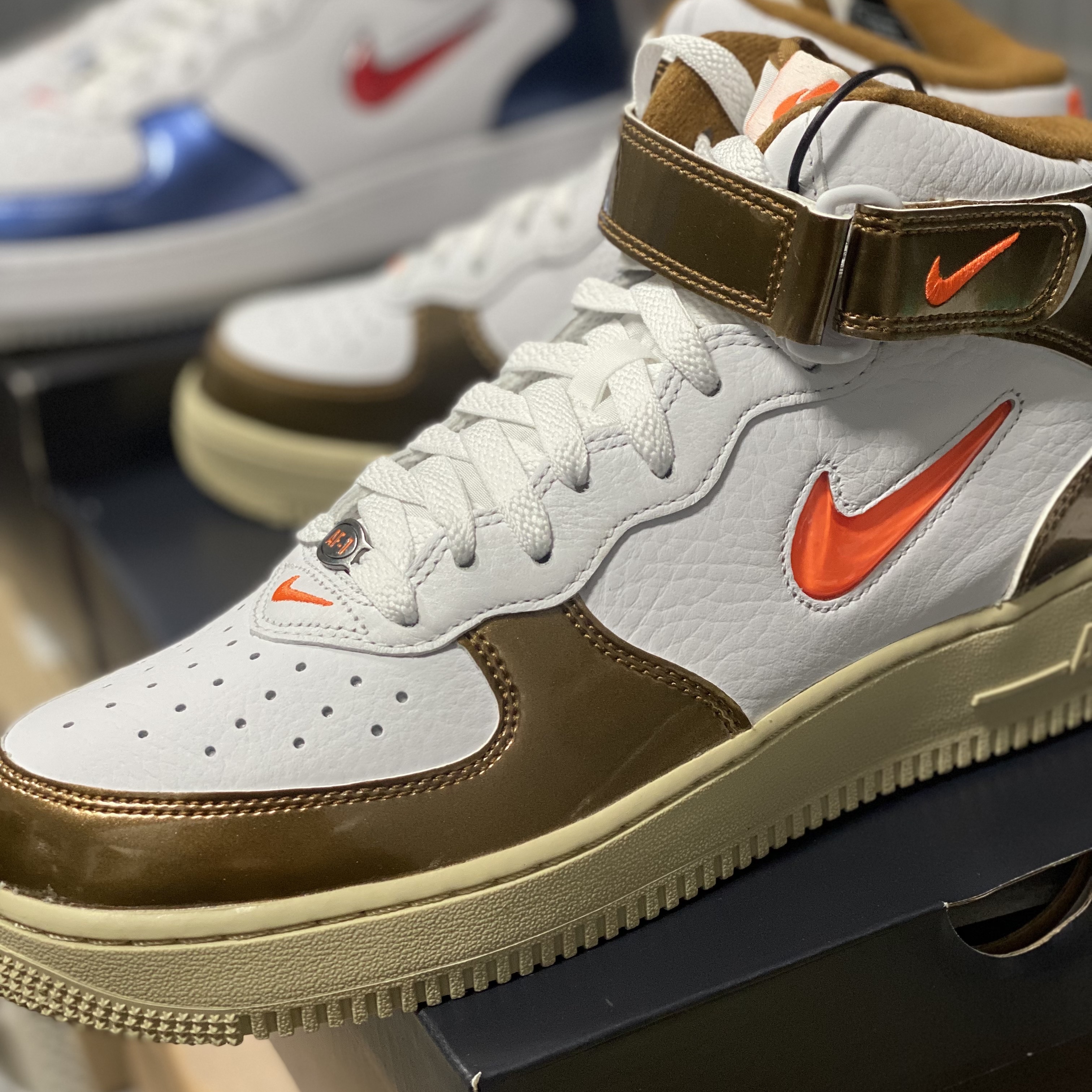 Nike Air Force 1 Mid QS Ale Brown 착용 스타일