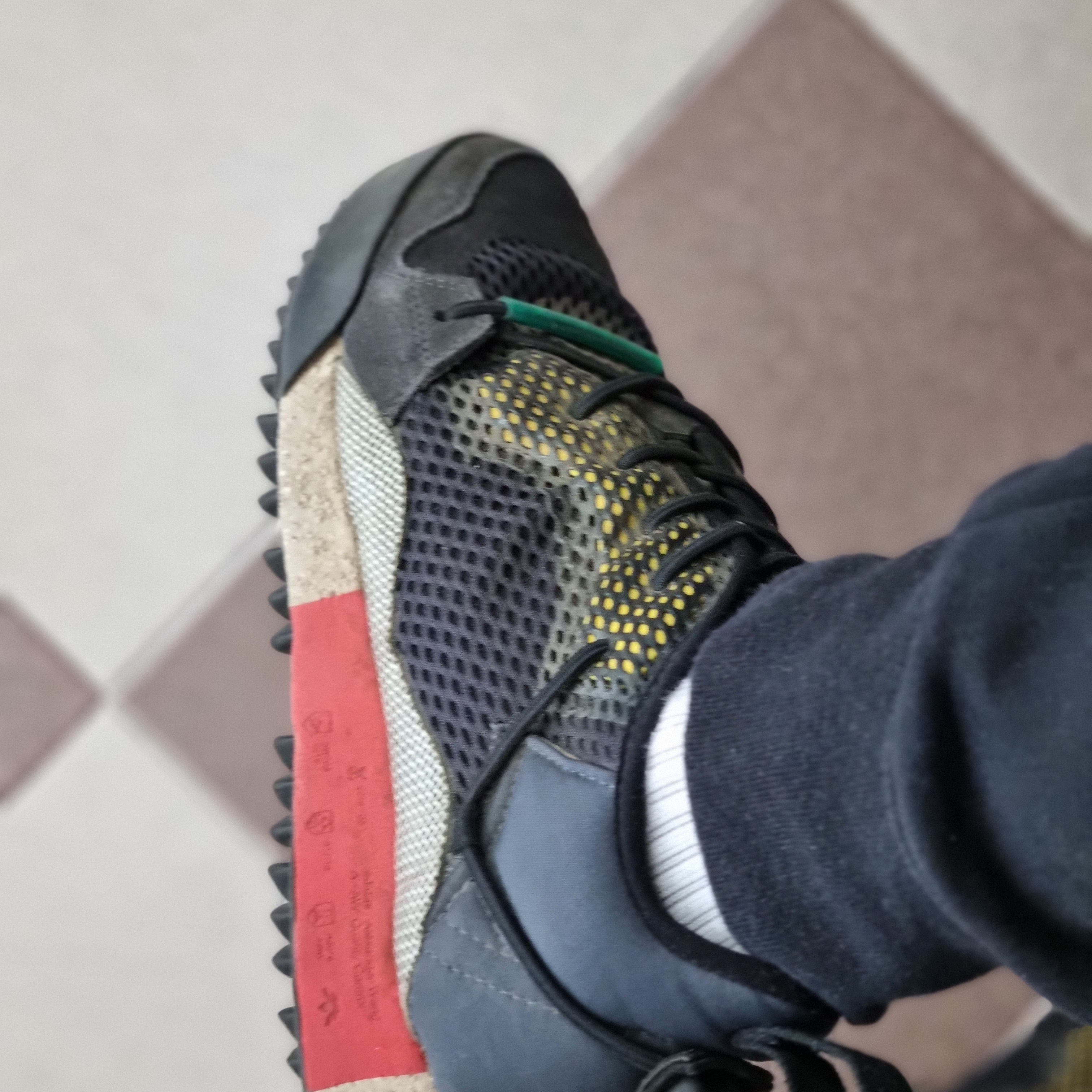 Adidas x Alexander Wang Re-Issue Run Core Black 착용 스타일 - 1