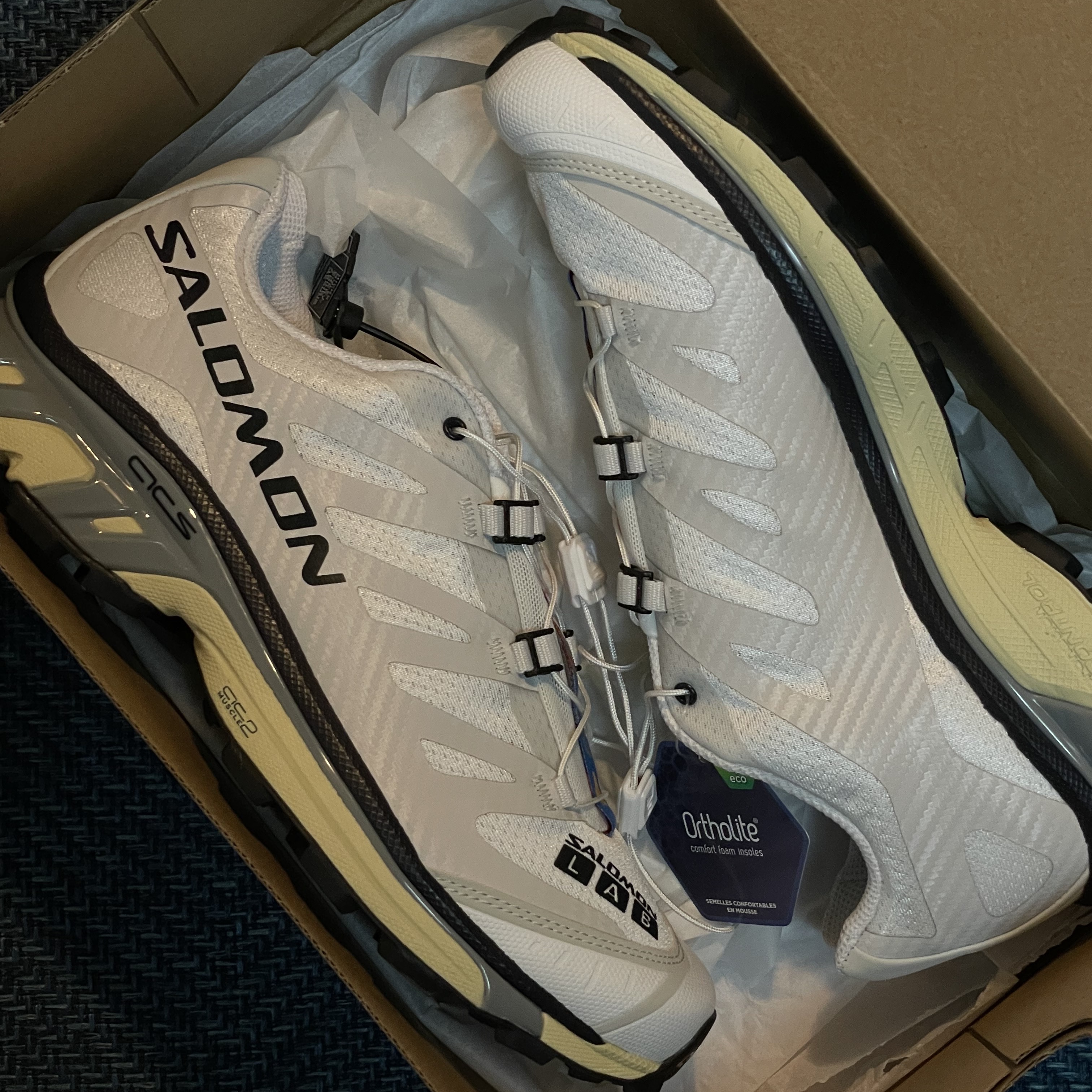 Salomon XT-4 White Lunar Rock 착용 스타일 - 2