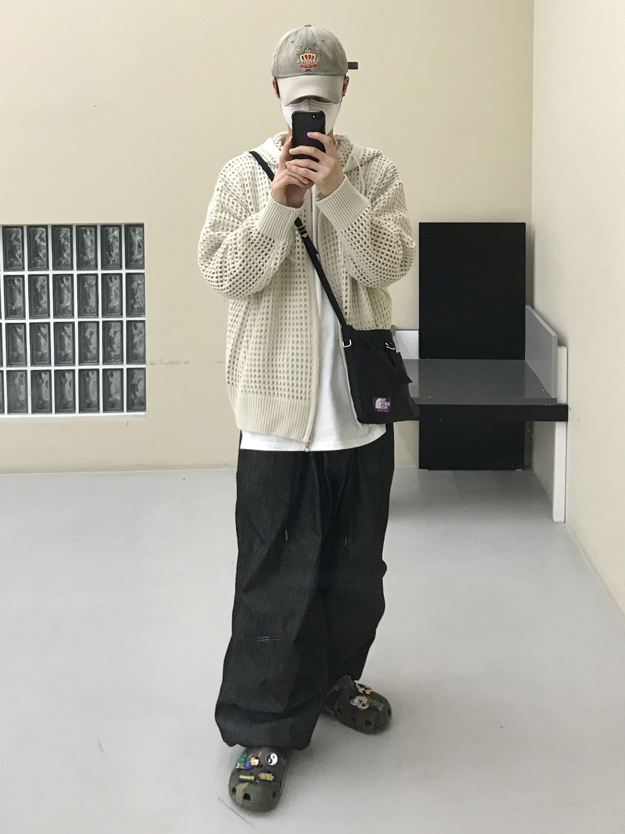 Crocs x Palace Classic Clog Woodland Camo 착용 스타일