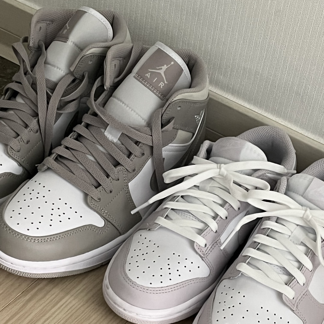 (W) Nike Dunk Low Venice, Jordan 1 Mid College Grey 착용 스타일 - 1