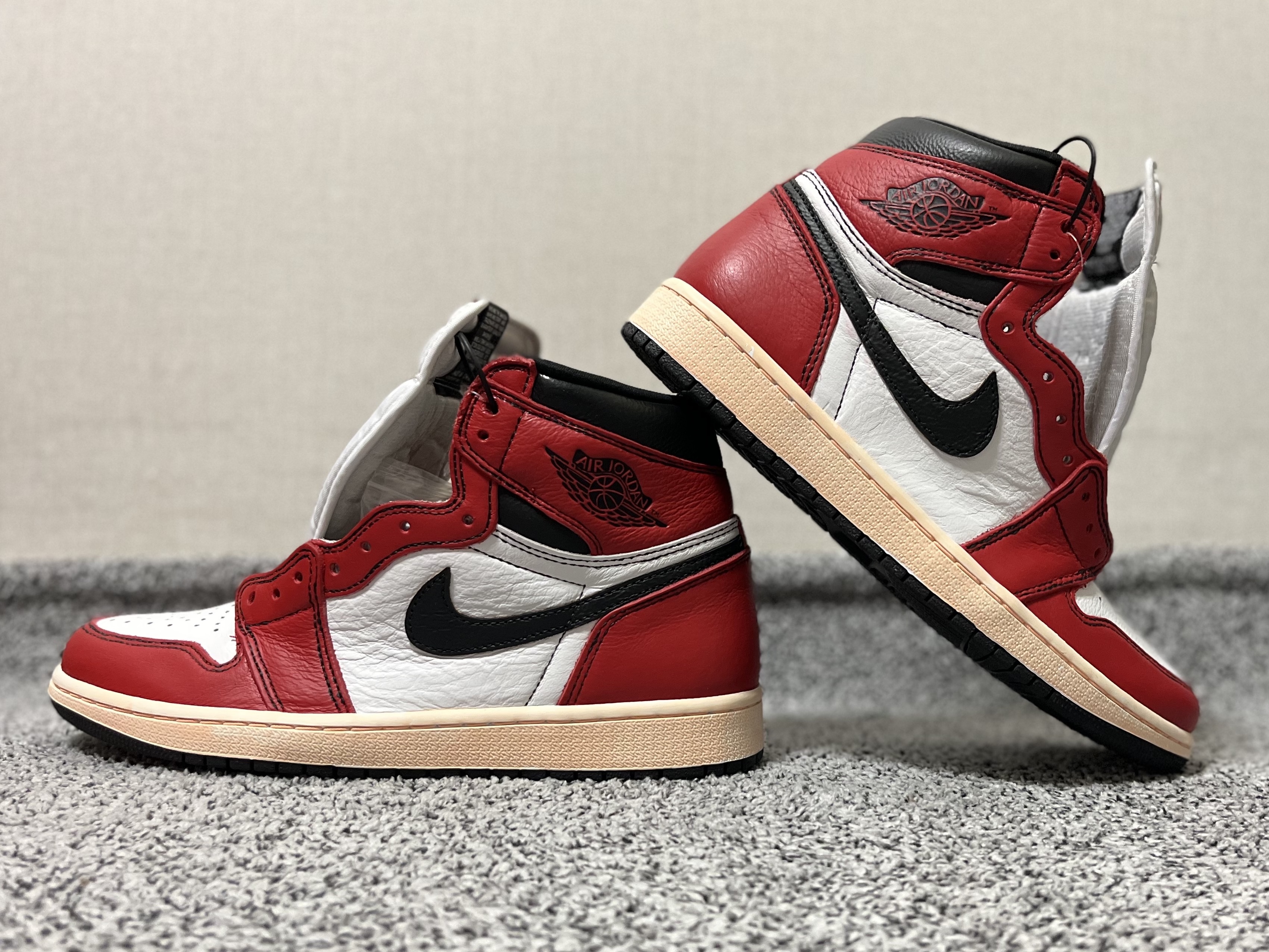 Jordan 1 Retro High OG Light Fusion Red 착용 스타일 - 2