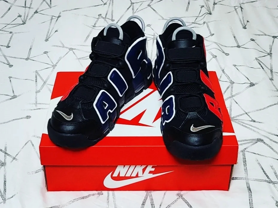 Nike Air More Uptempo 96 Black University Red 착용 스타일 - 3