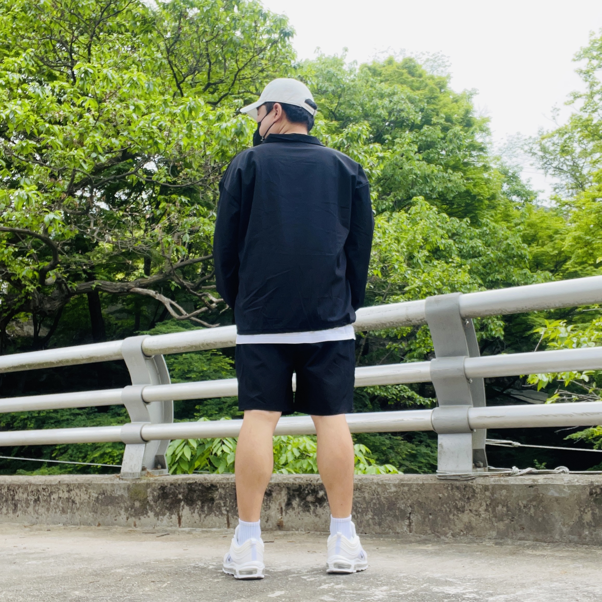 Nike Air Max 97 Triple White Wolf Grey 착용 스타일 - 2