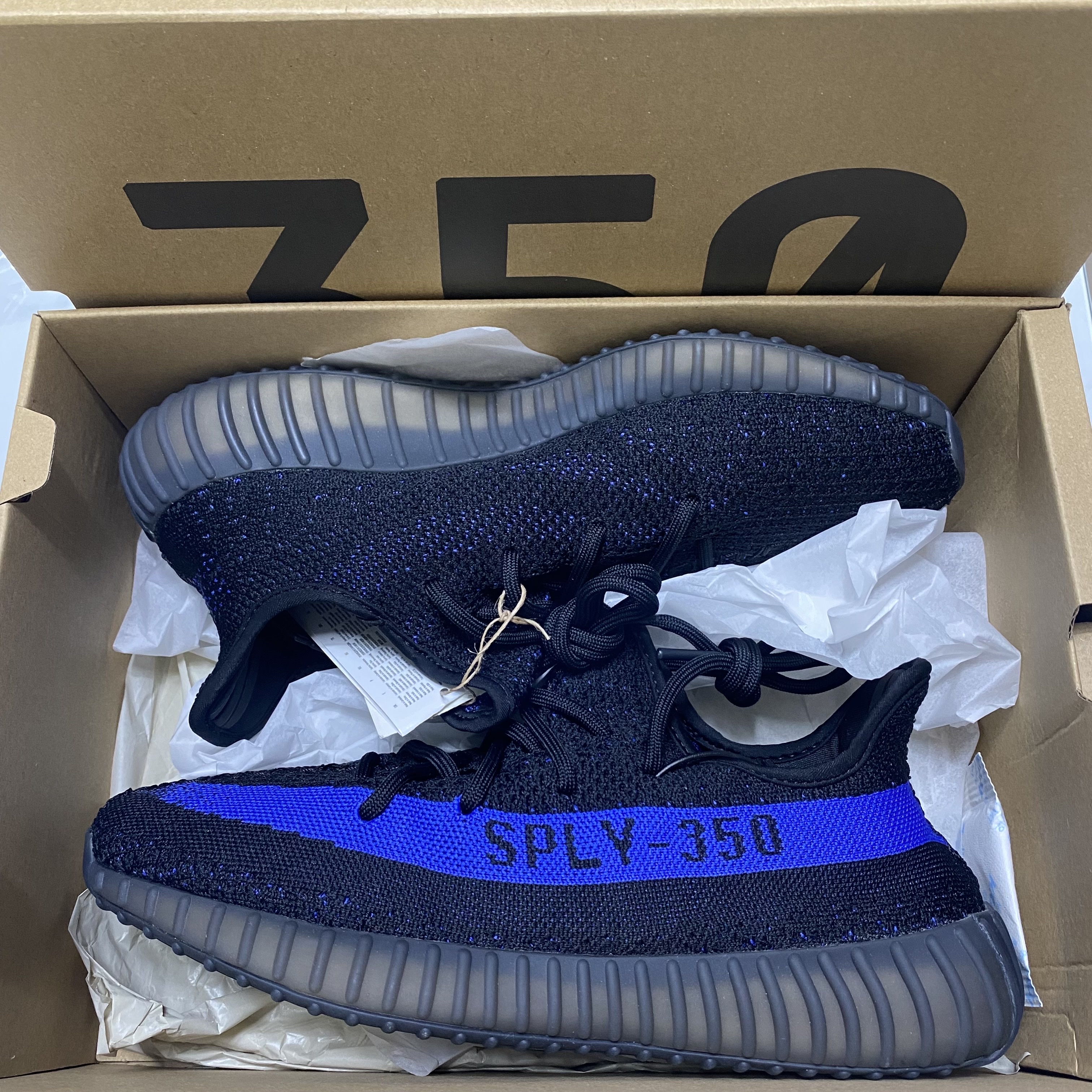 Adidas Yeezy Boost 350 V2 Dazzling Blue 착용 스타일
