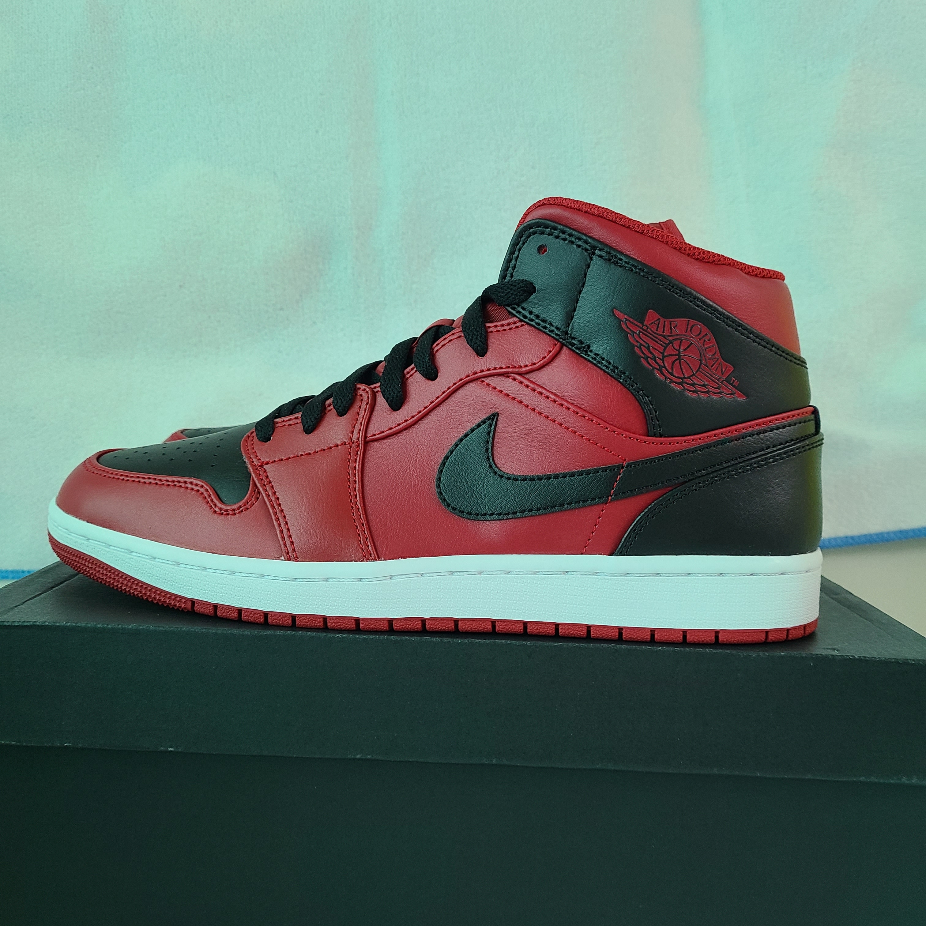 Jordan 1 Mid Reverse Bred 착용 스타일 - 1