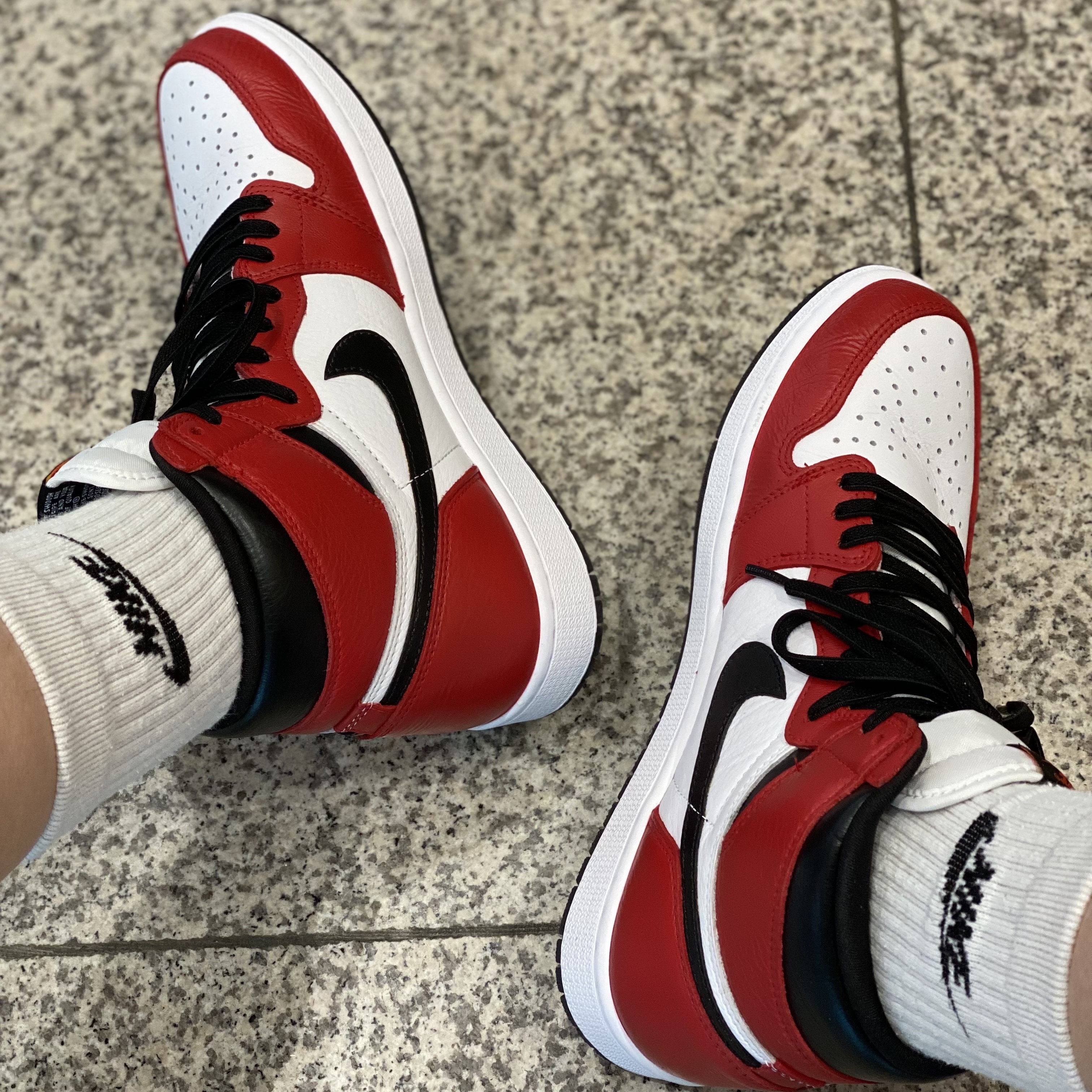 Jordan 1 Retro High OG Light Fusion Red 착용 스타일