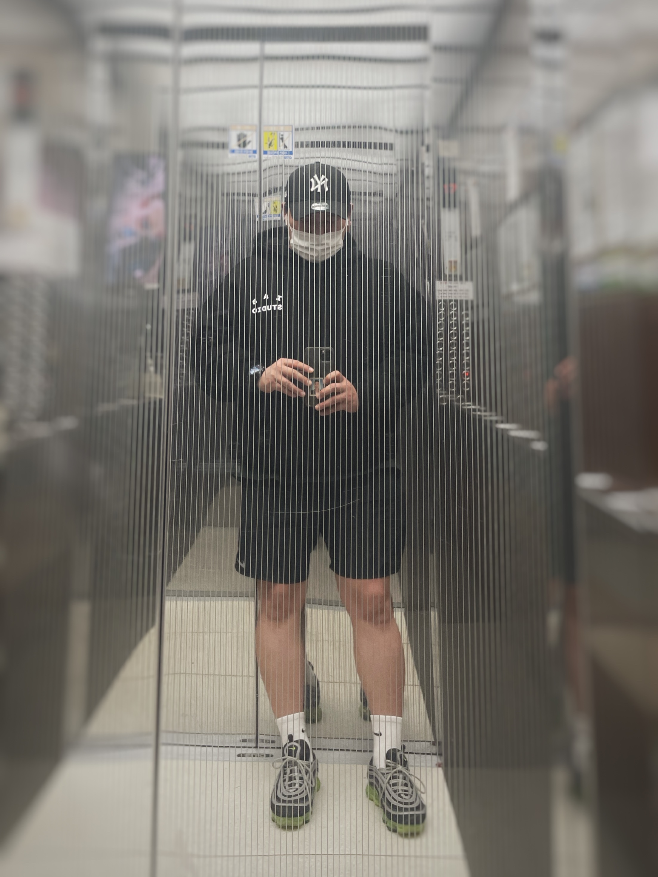 IAB Studio Hoodie Black White, Nike Air VaporMax 97 Black Volt 착용 스타일