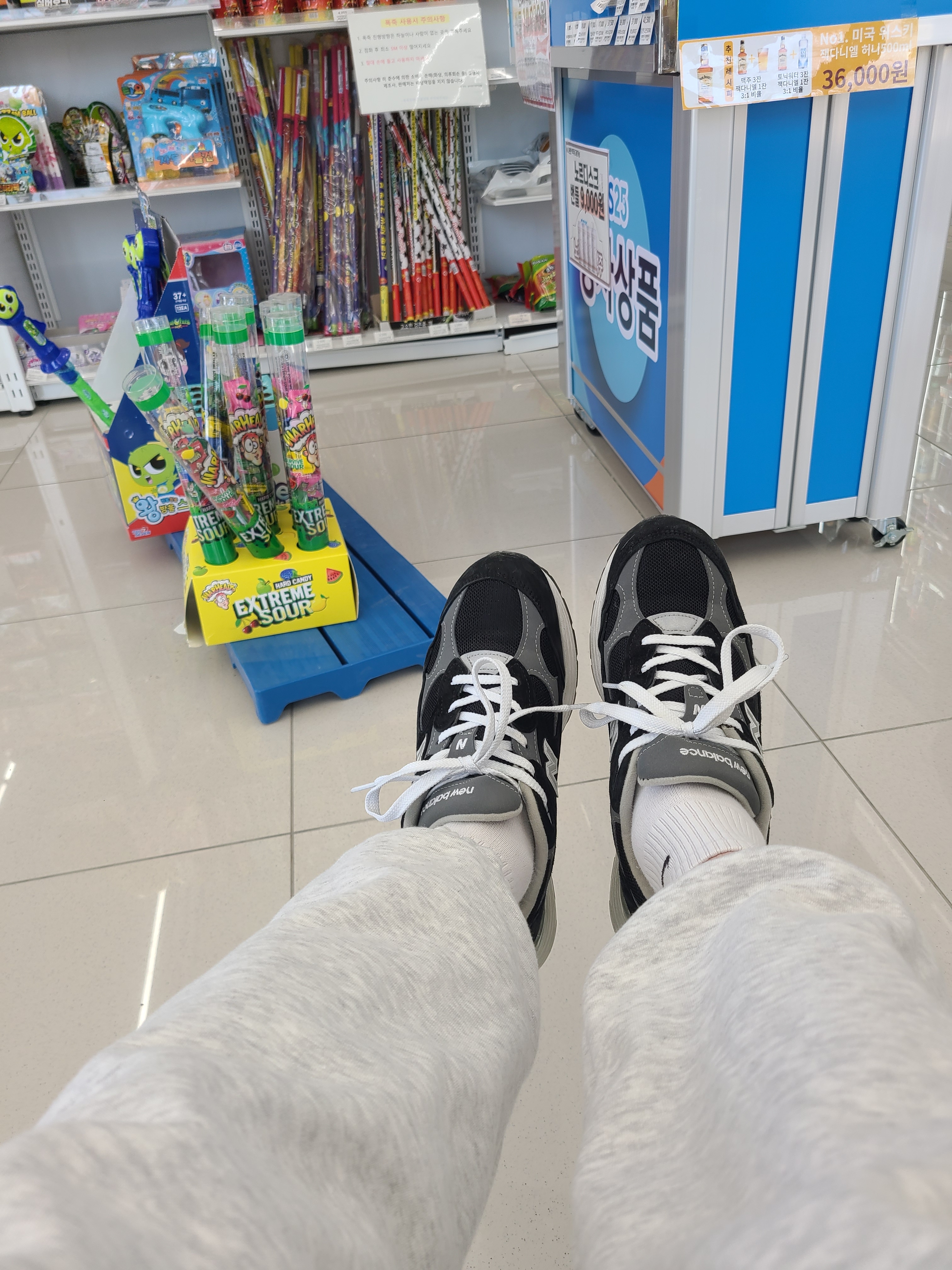 New Balance 992 Made in USA Black Grey 착용 스타일 - 2