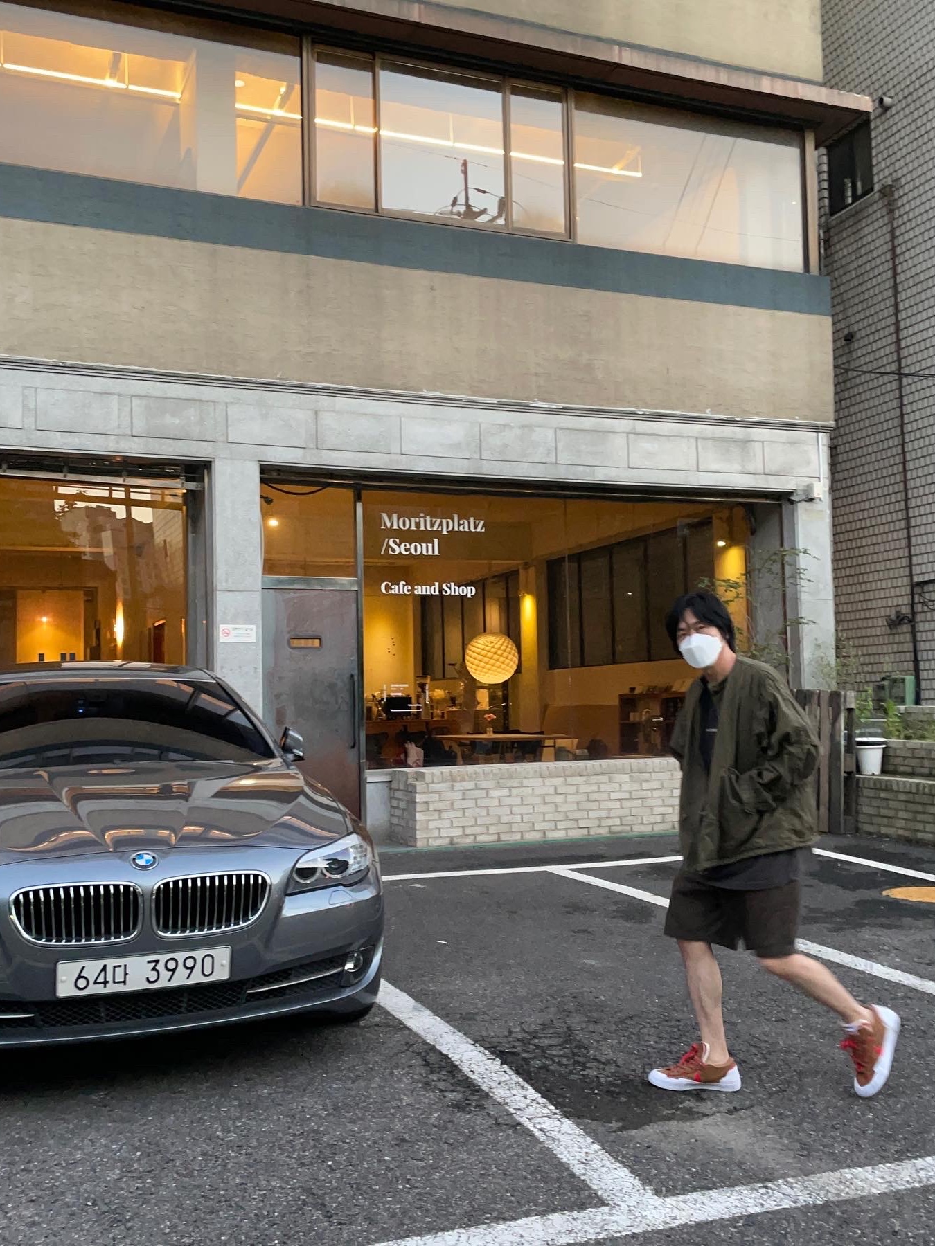 Nike x Sacai Blazer Low British Tan 착용 스타일 - 2