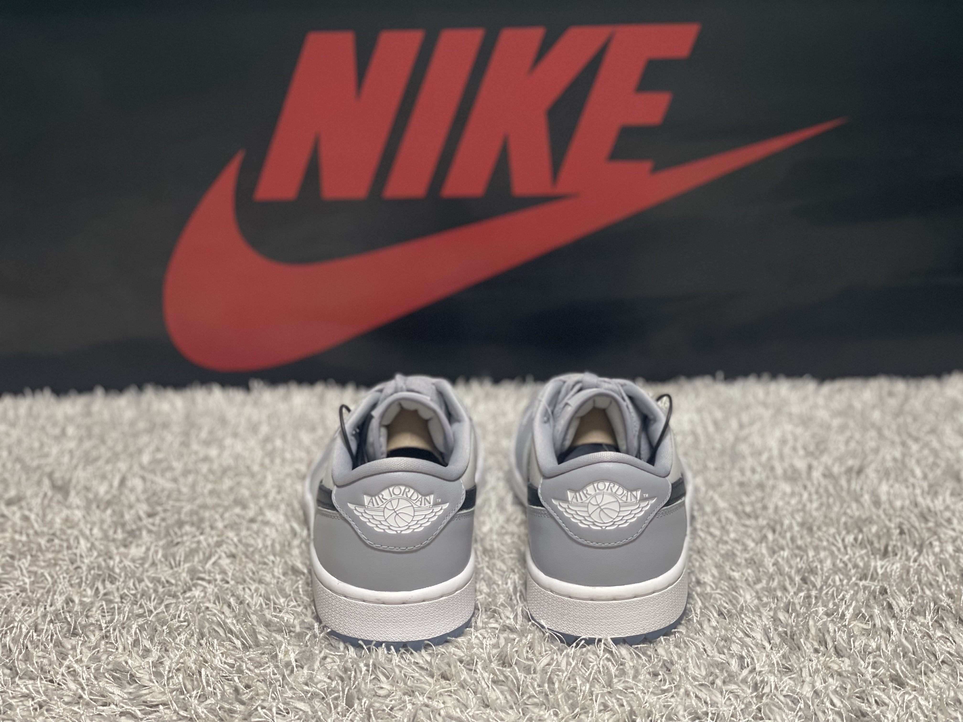Jordan 1 Low Golf Wolf Grey 착용 스타일 - 3