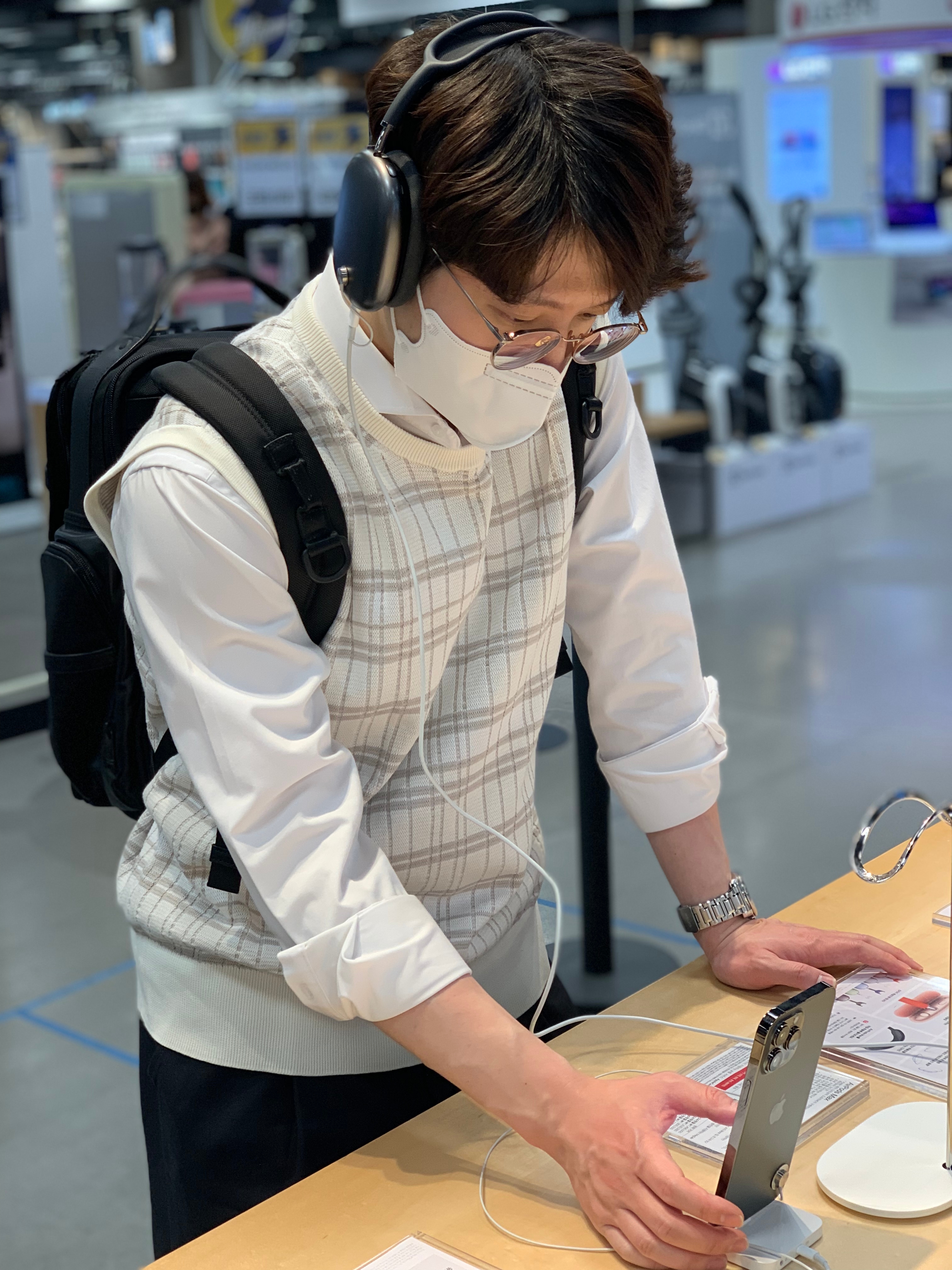 Nike x Off-White Dunk Low The 50 - Lot 18, Apple AirPods Max Lightning Space Gray (Korean Ver.) 착용 스타일