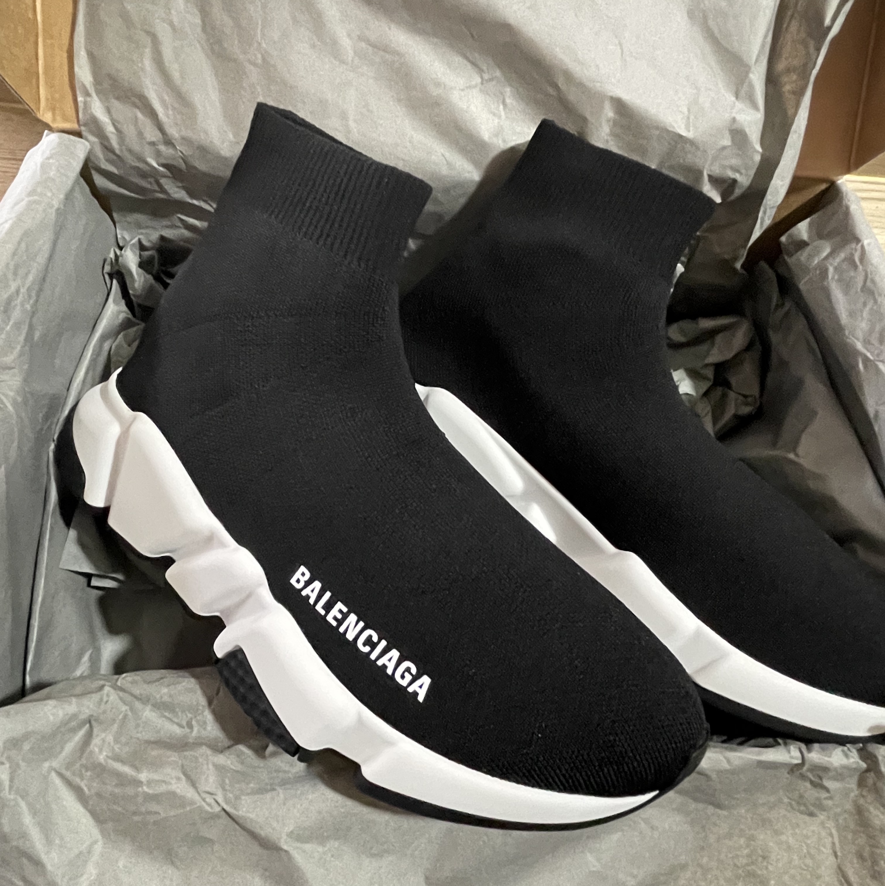 (W) Balenciaga Speed Trainer Black White 2021/2022 착용 스타일