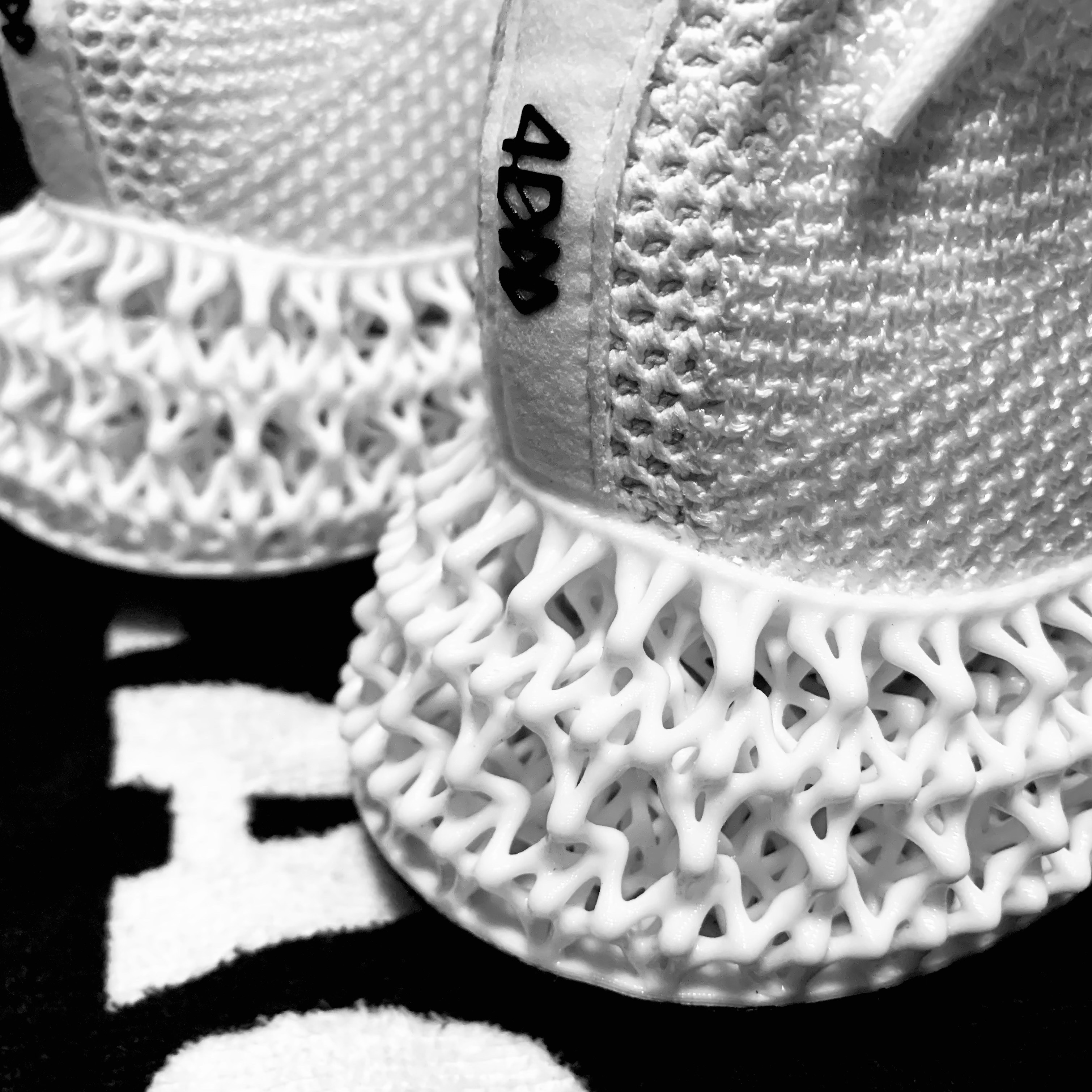 Adidas 4DFWD White Black 착용 스타일