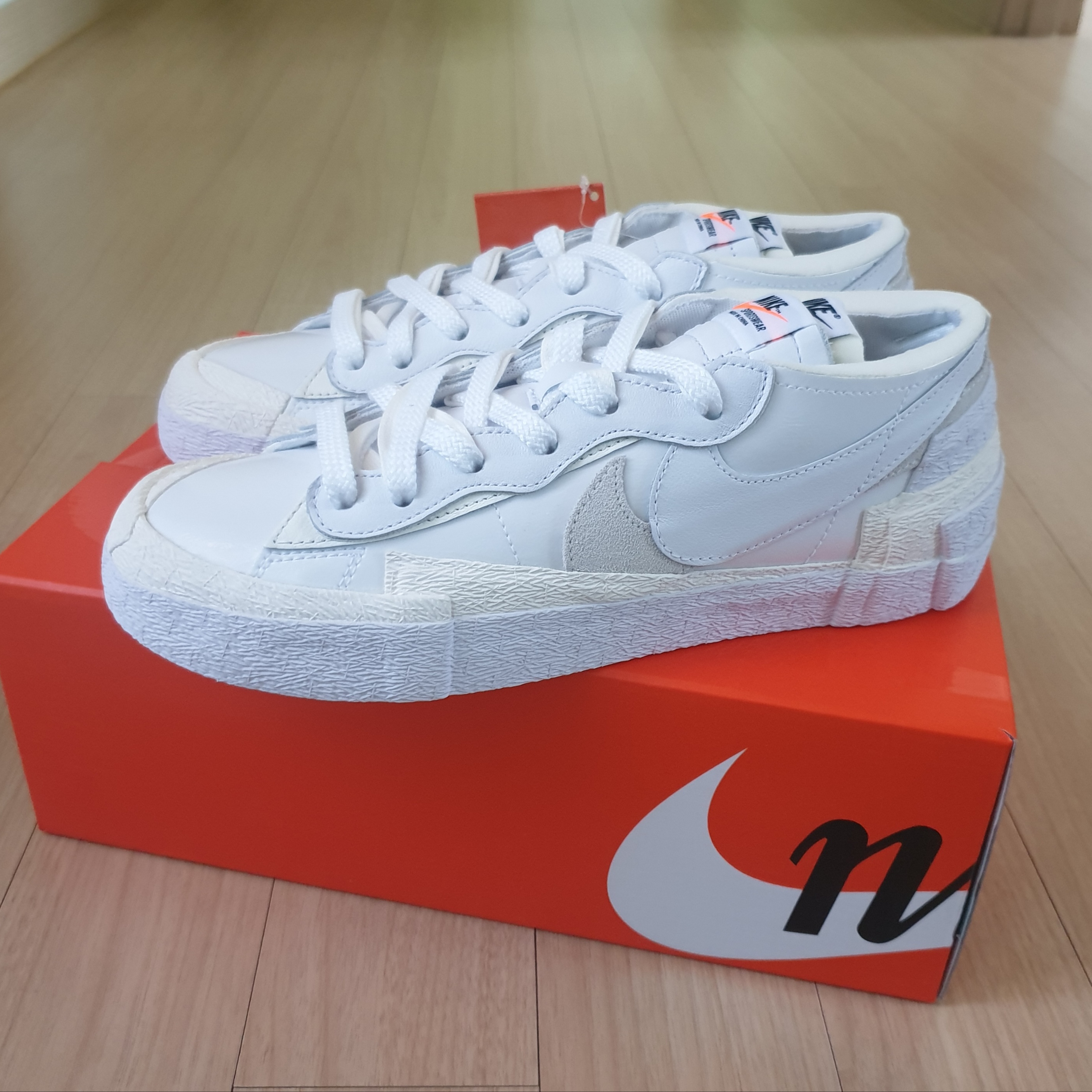 Nike x Sacai Blazer Low White Patent Leather 착용 스타일