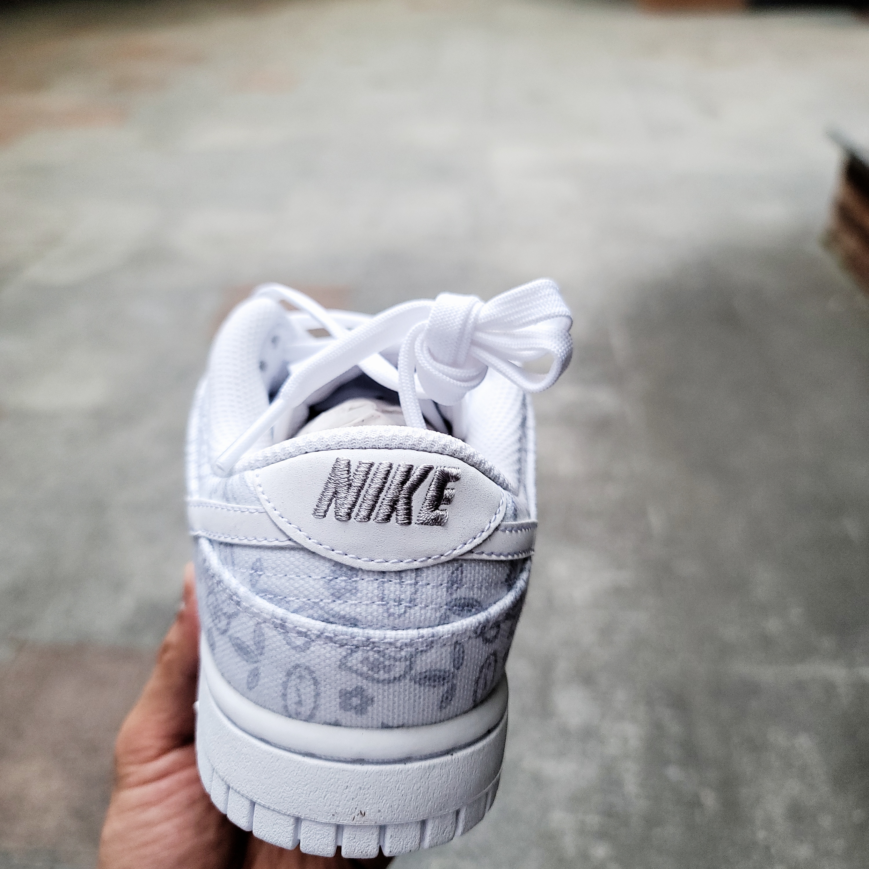 (W) Nike Dunk Low Essential White Paisley 착용 스타일 - 2