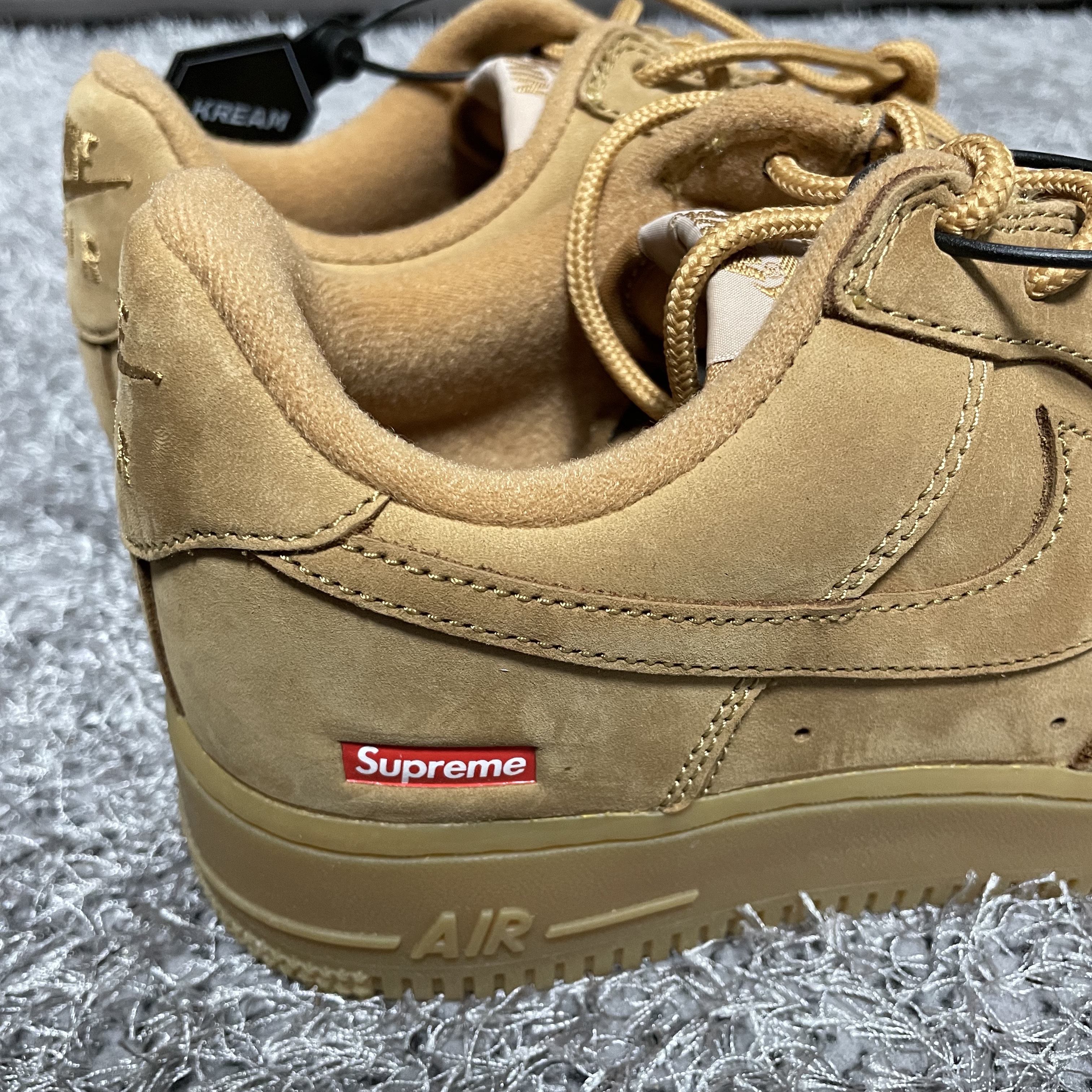 Nike x Supreme Air Force 1 Low Flax 착용 스타일 - 2