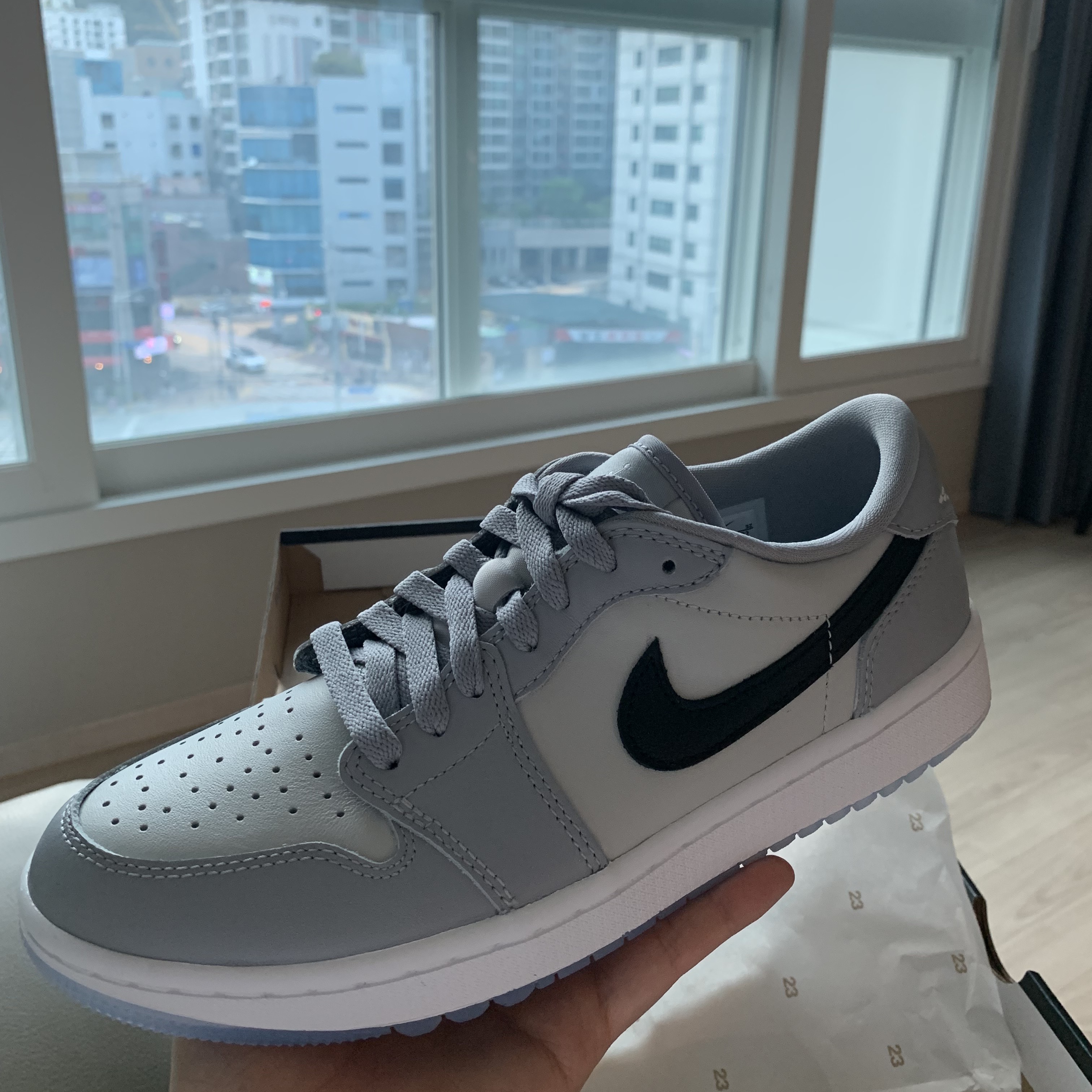 Jordan 1 Low Golf Wolf Grey 착용 스타일