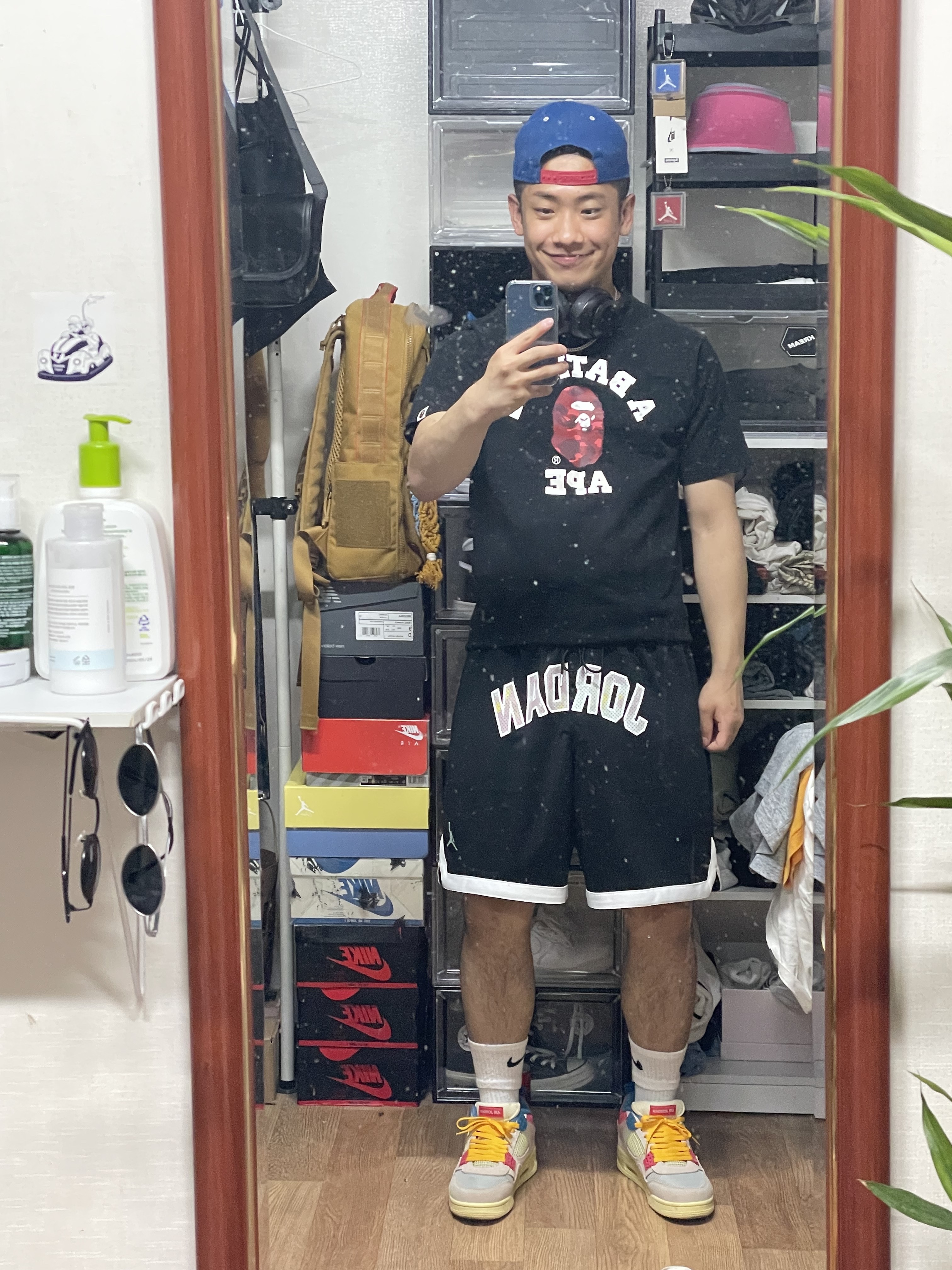 Jordan 4 x Union Retro Guava Ice, BAPE Color Camo College T-Shirt Black Red 착용 스타일