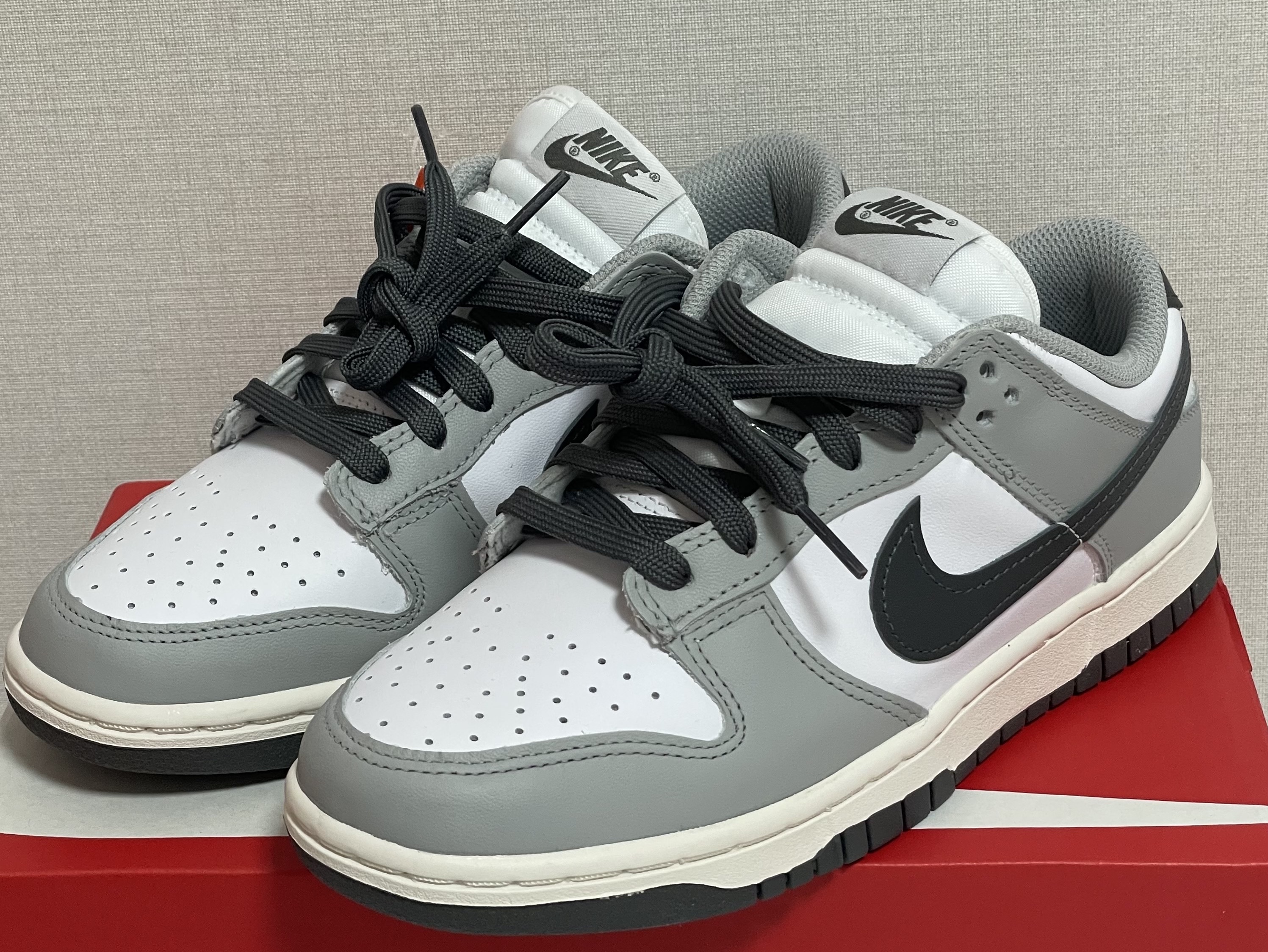(W) Nike Dunk Low Light Smoke Grey 착용 스타일 - 1