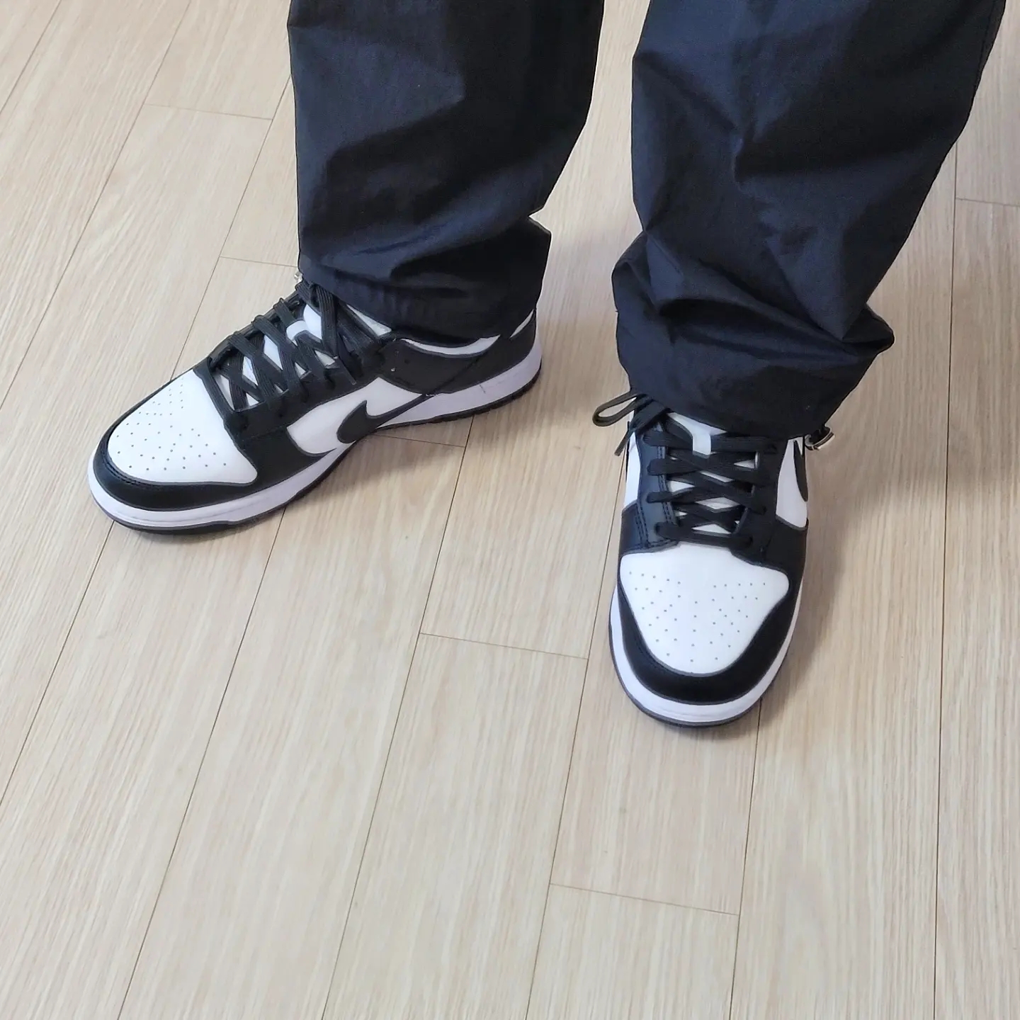 Nike Dunk Low Retro Black 착용 스타일 - 2
