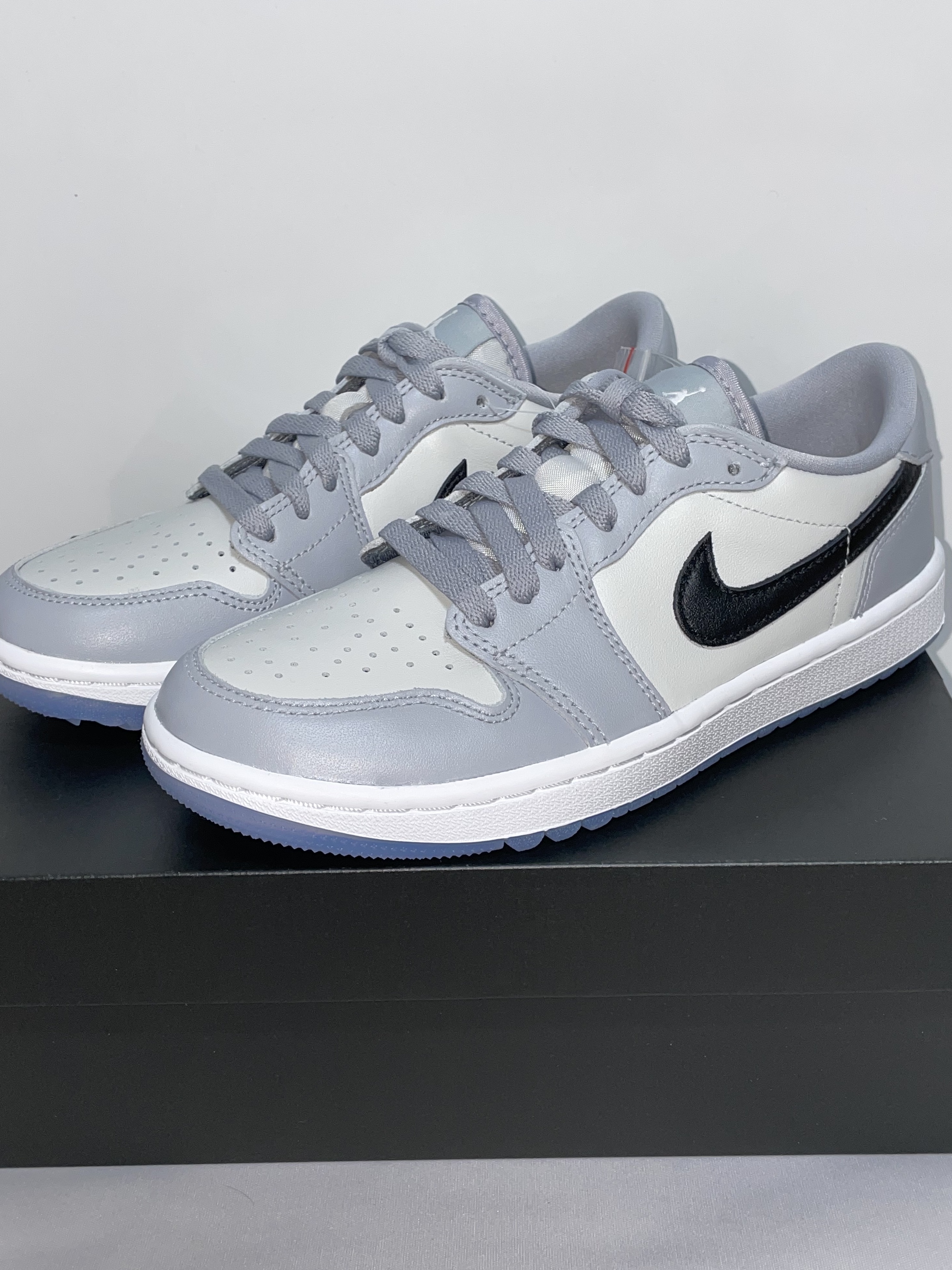 Jordan 1 Low Golf Wolf Grey 착용 스타일 - 2