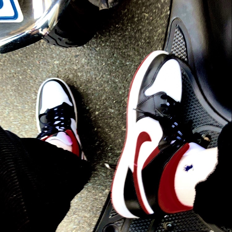 Jordan 1 Mid Gym Red Black White 착용 스타일
