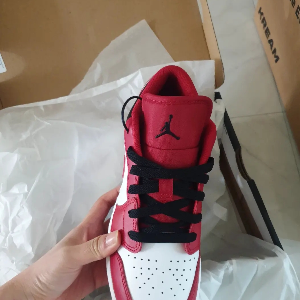 (GS) Jordan 1 Low White Gym Red Black 착용 스타일 - 2