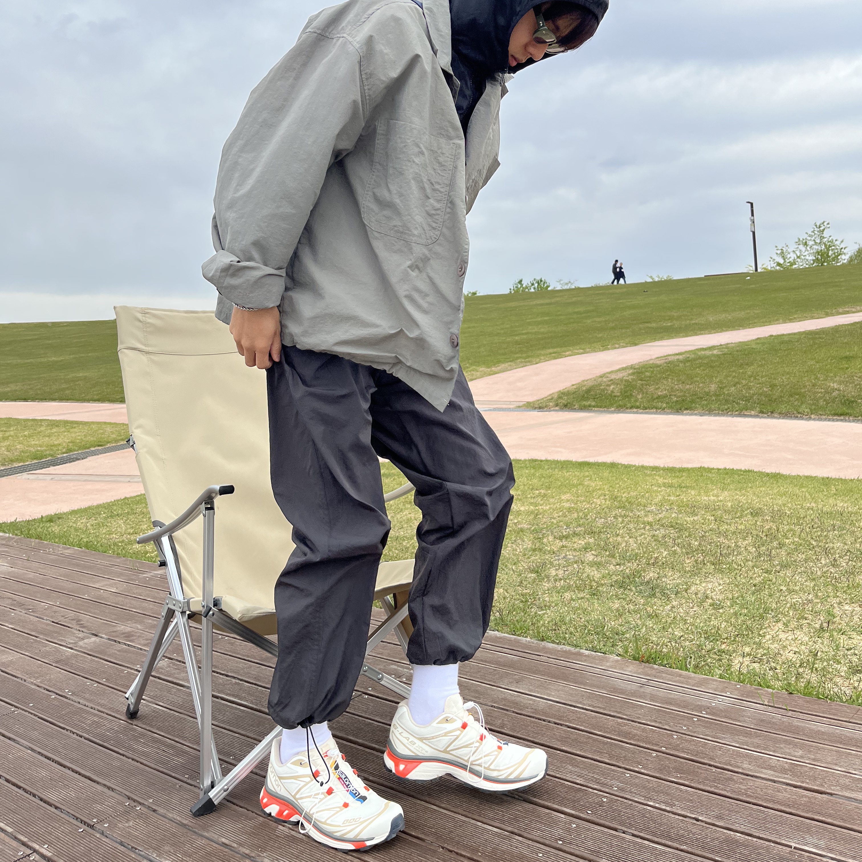 Salomon XT-6 Sand 착용 스타일 - 3
