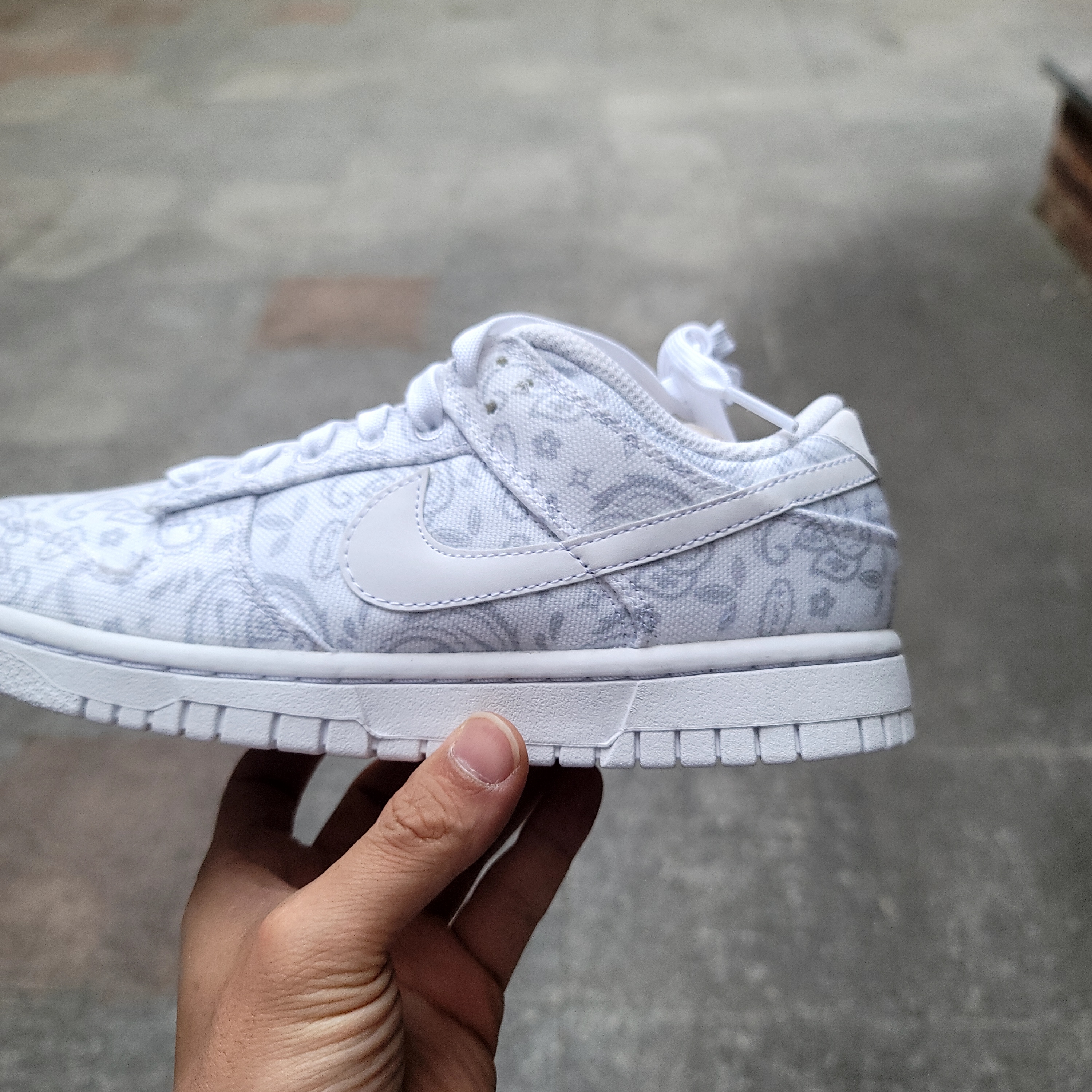 (W) Nike Dunk Low Essential White Paisley 착용 스타일 - 3