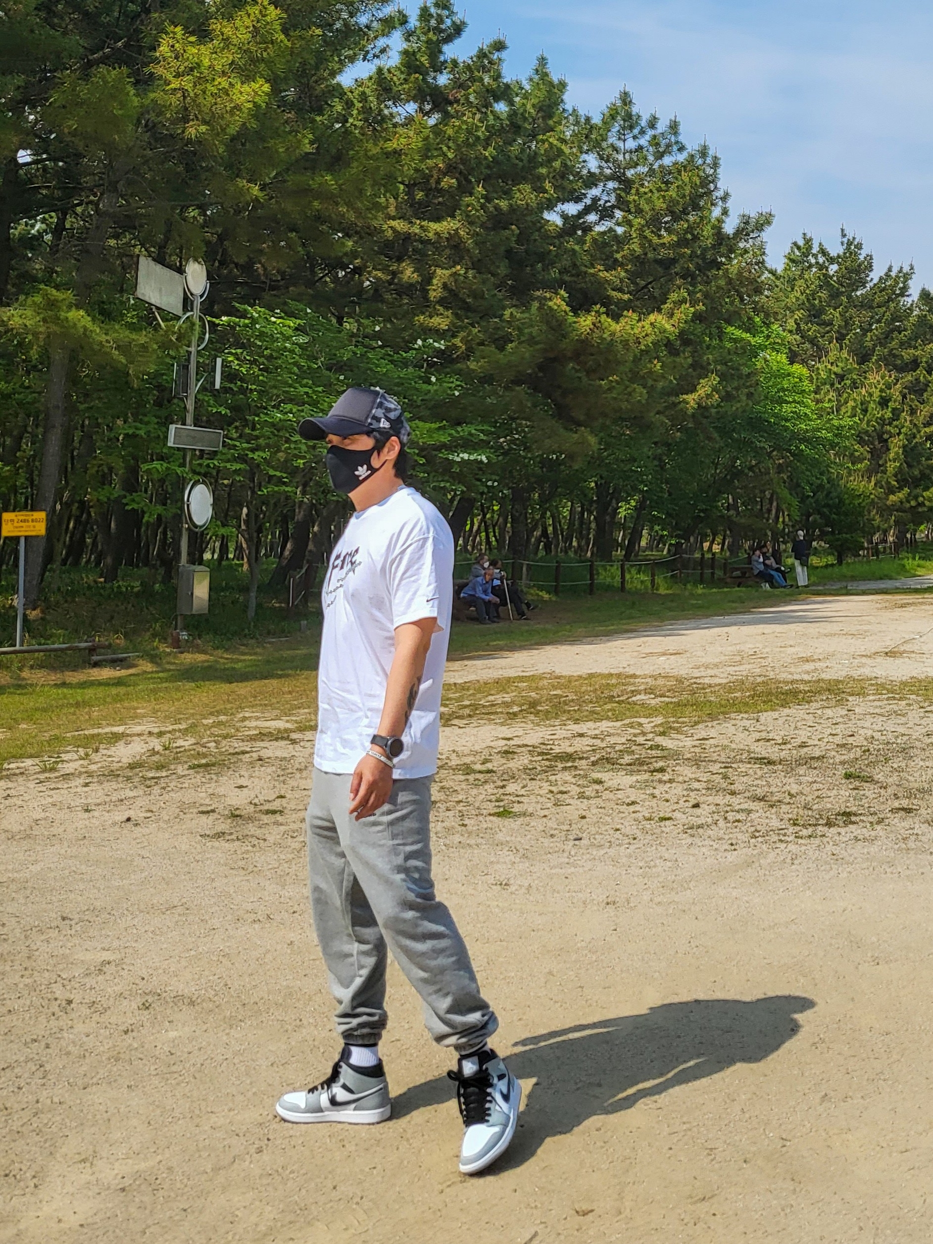 Jordan 1 Mid Light Smoke Grey Anthracite 착용 스타일