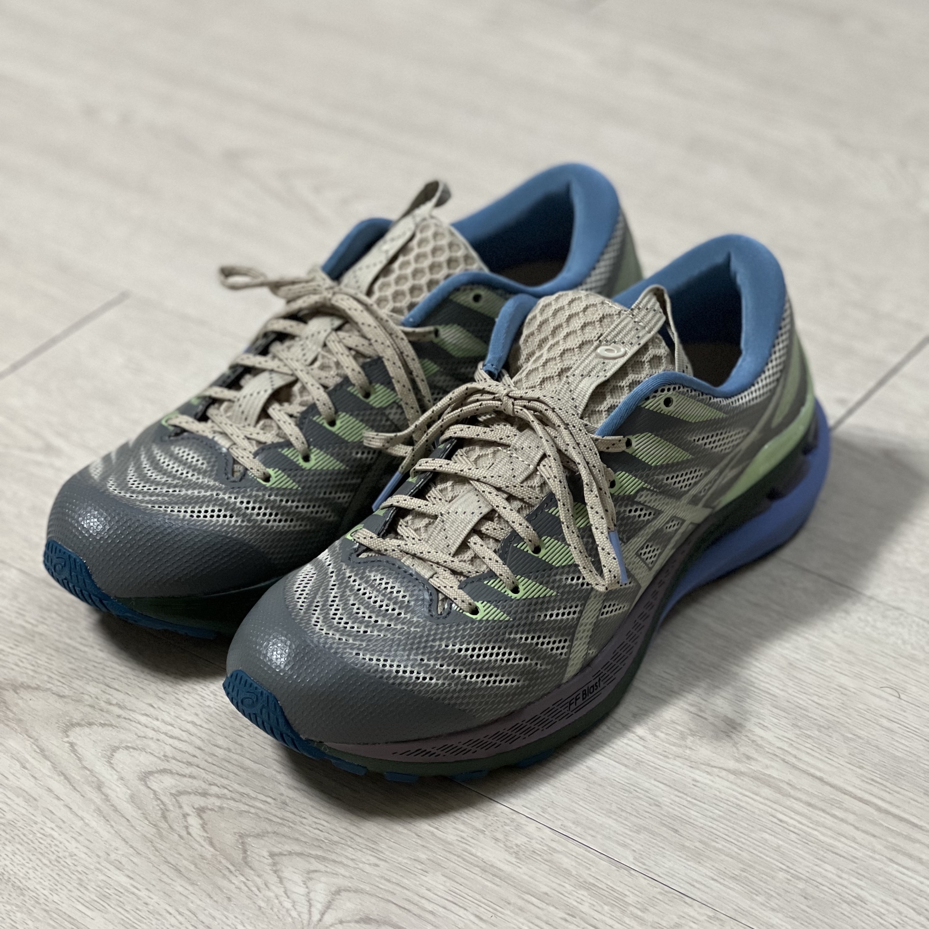 (W) Asics FN3-S Gel-Kayano 28 Gargoyle Fog 착용 스타일 - 3