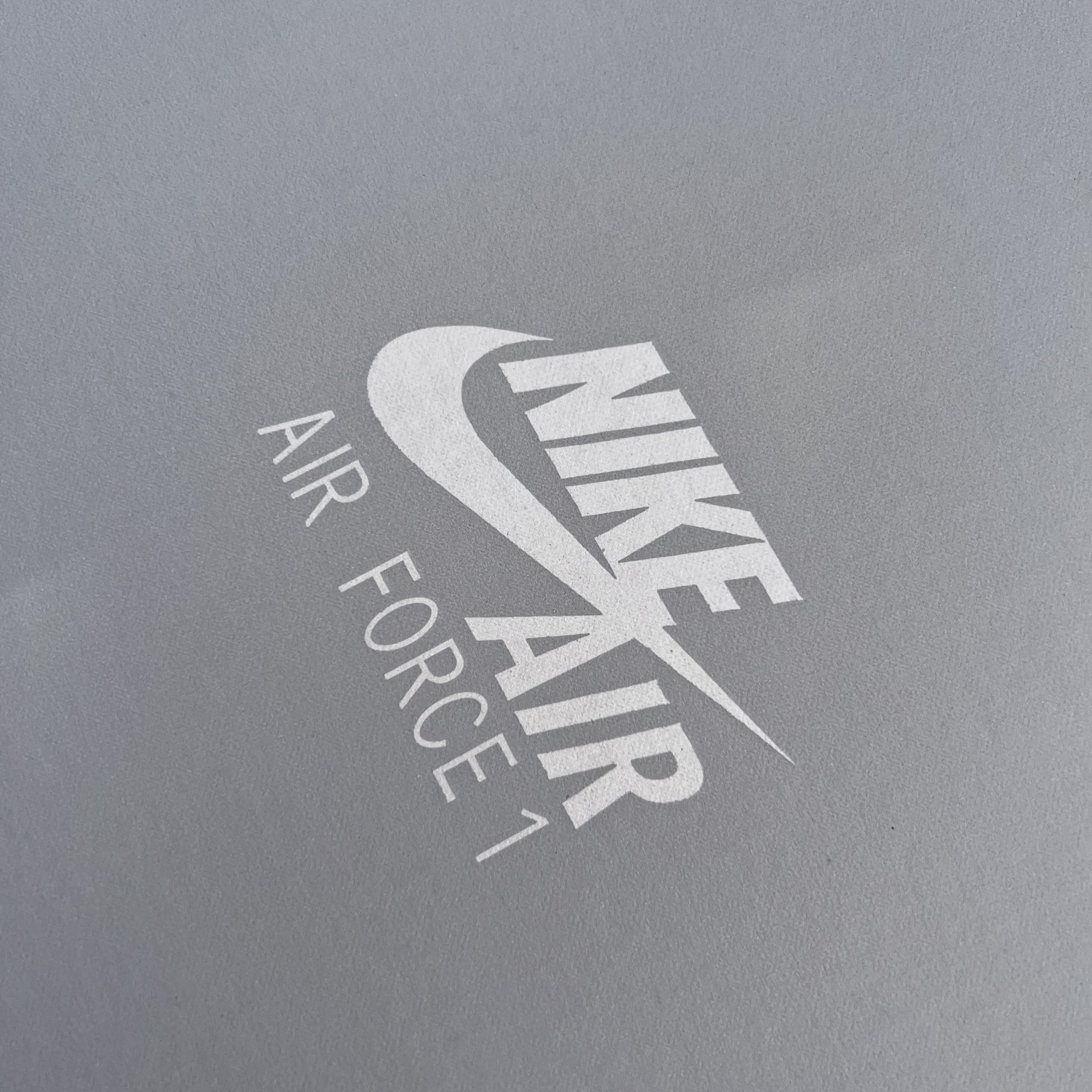 Nike Air Force 1 '07 Valentine's Day 2022 착용 스타일 - 1