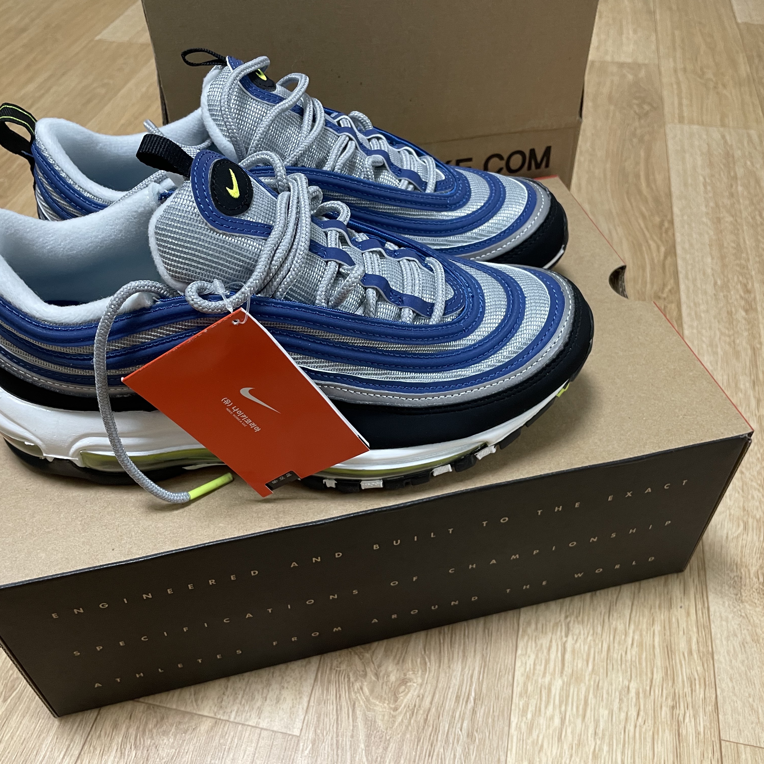 Nike Air Max 97 OG Atlantic Blue and Voltage Yellow 착용 스타일