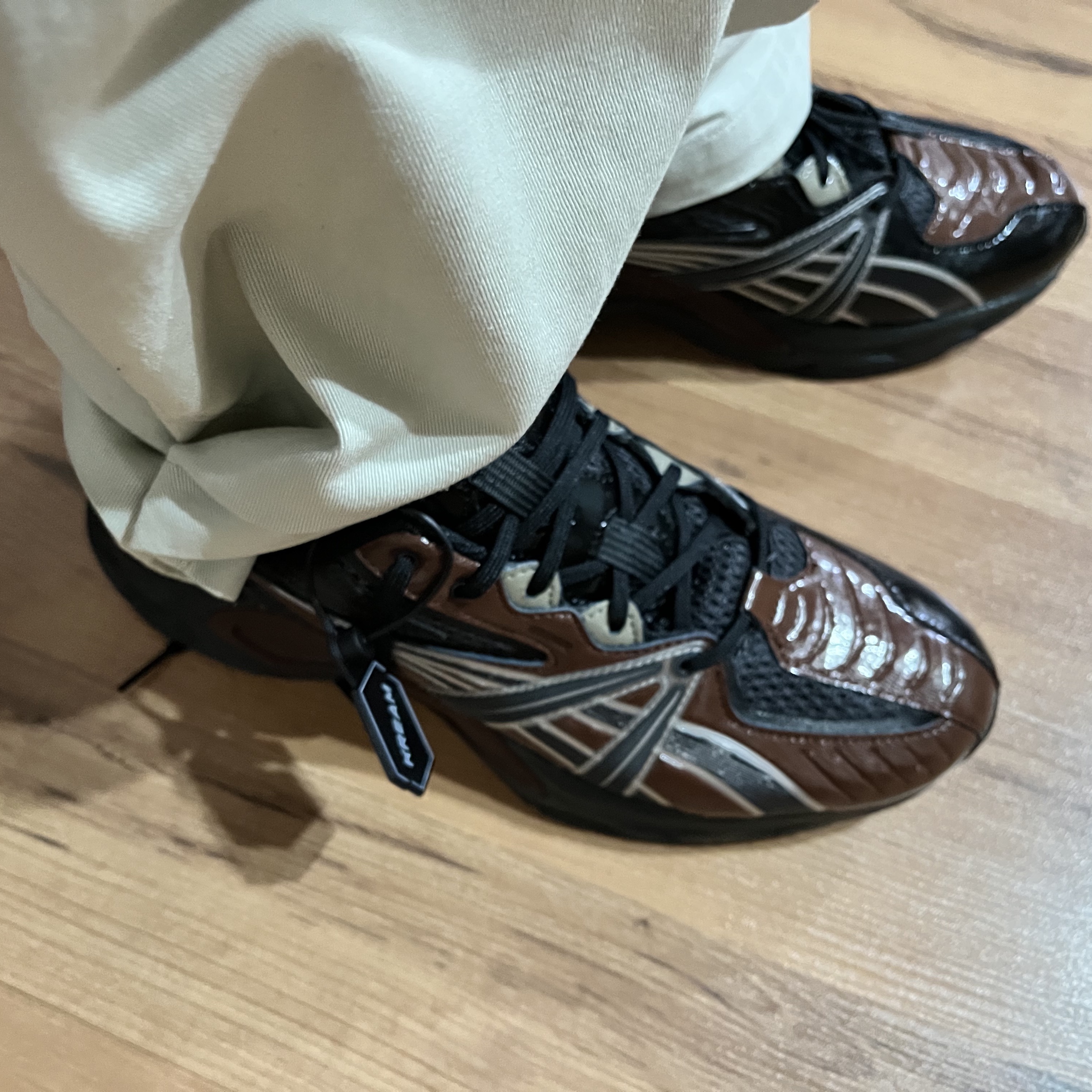 Asics HN2-S Protoblast Chocolate Brown 착용 스타일