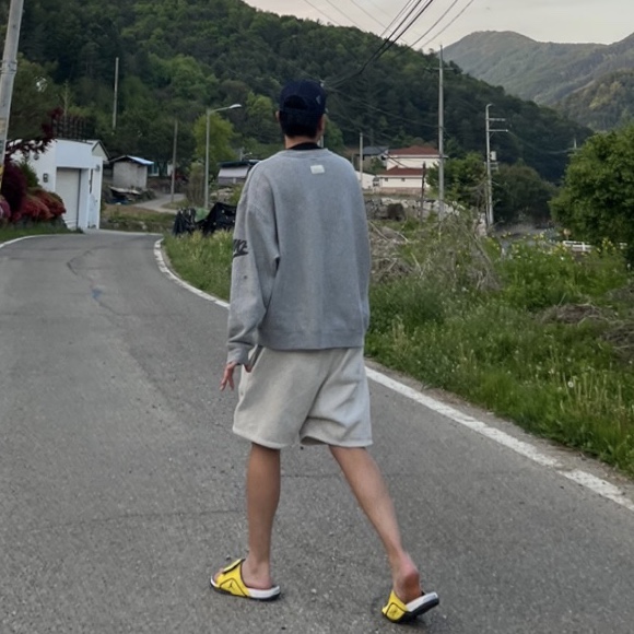 Nike x Fear Of God NRG Crew Sweatshirt 착용 스타일
