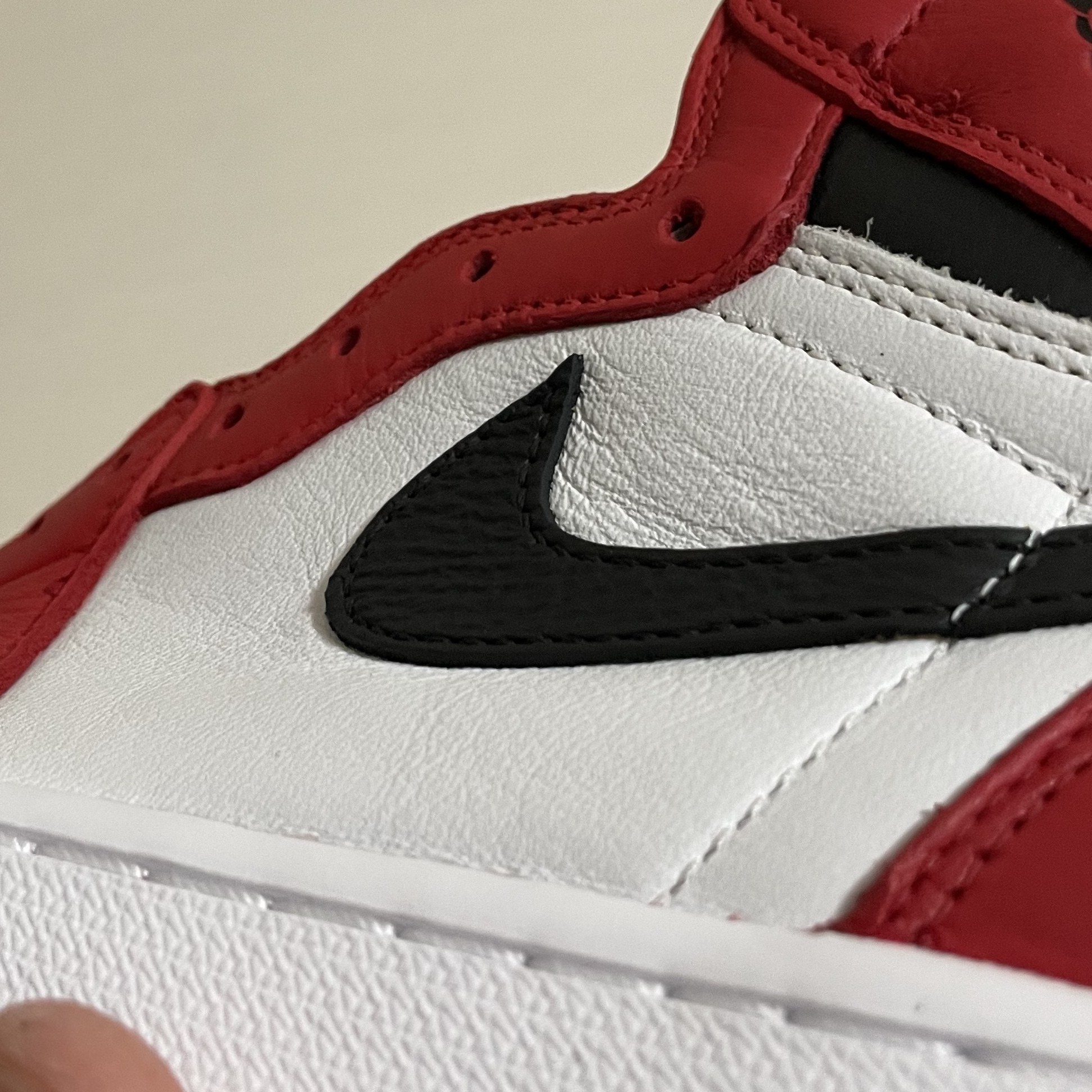 Jordan 1 Retro High OG Light Fusion Red 착용 스타일 - 5