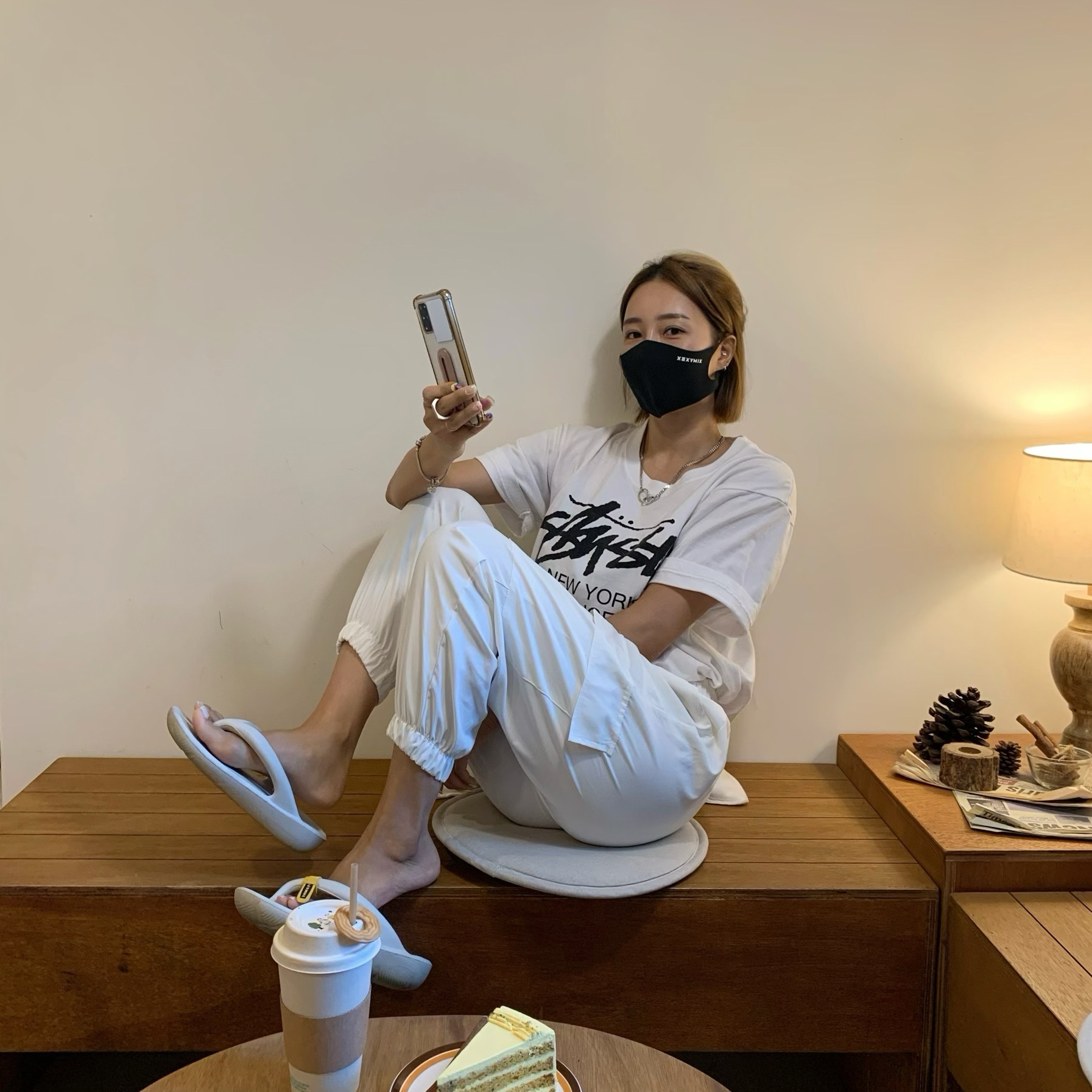 Stussy World Tour T-Shirt White 착용 스타일 - 2