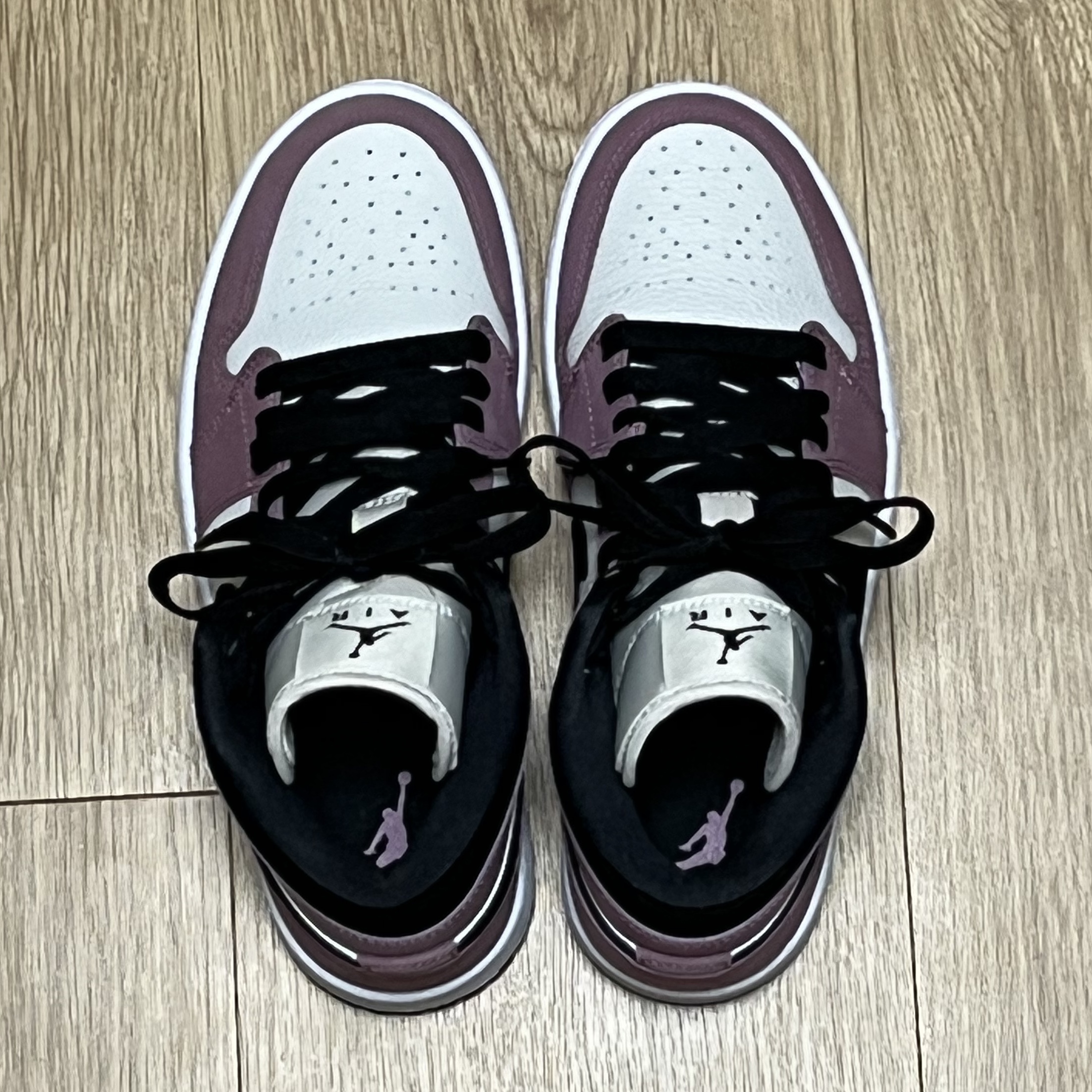 (W) Jordan 1 Mid SE Light Mulberry 착용 스타일 - 2