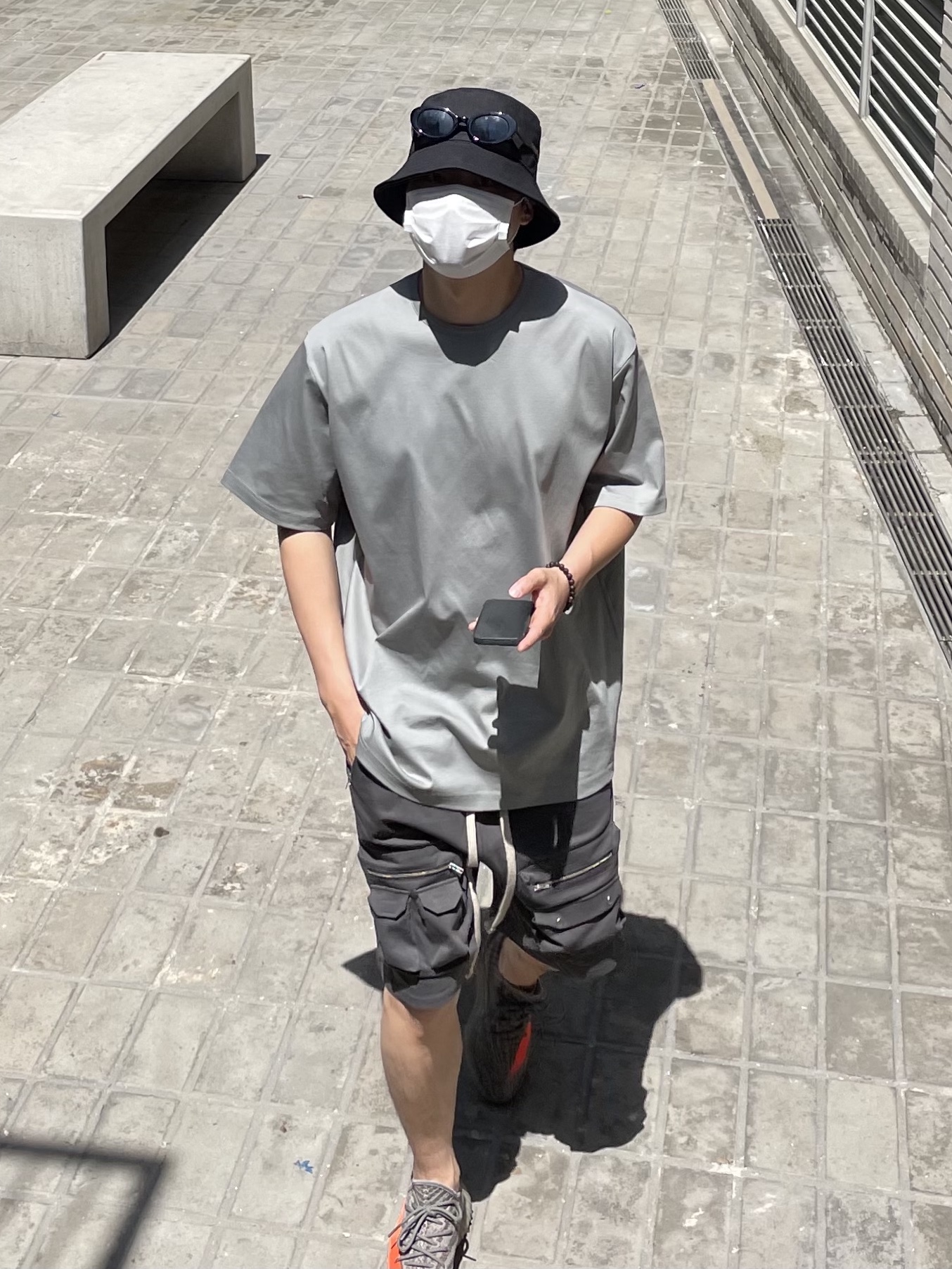 Adidas Yeezy Boost 350 V2 Beluga 착용 스타일 - 3