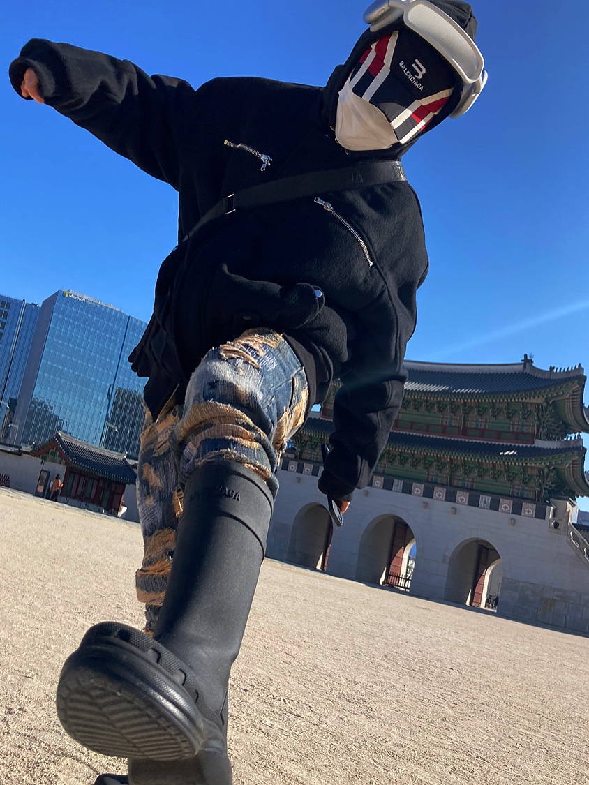 Balenciaga x Crocs Rubber Boot Black, Apple AirPods Max Lightning Silver (Korean Ver.) 착용 스타일