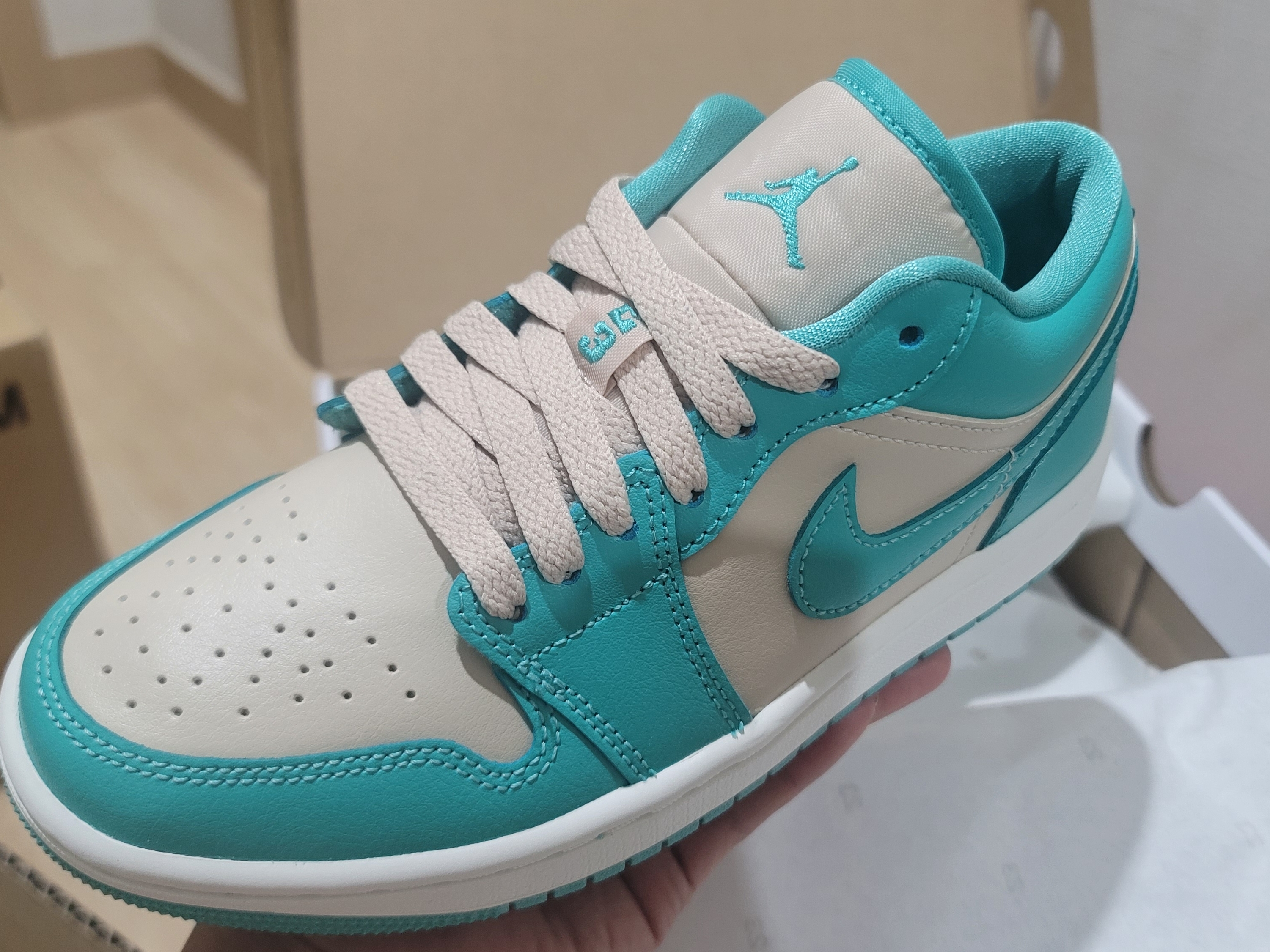 (W) Jordan 1 Low Sanddrift Washed Teal 착용 스타일 - 1