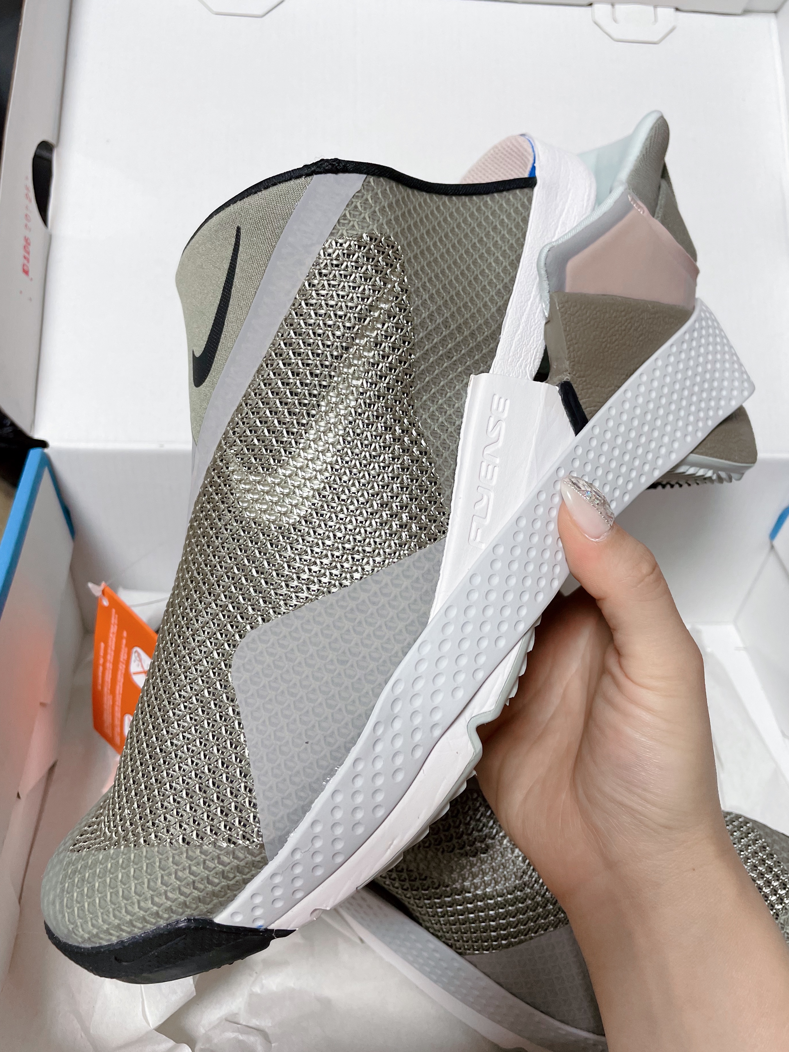Nike Go Flyease Light Army 착용 스타일