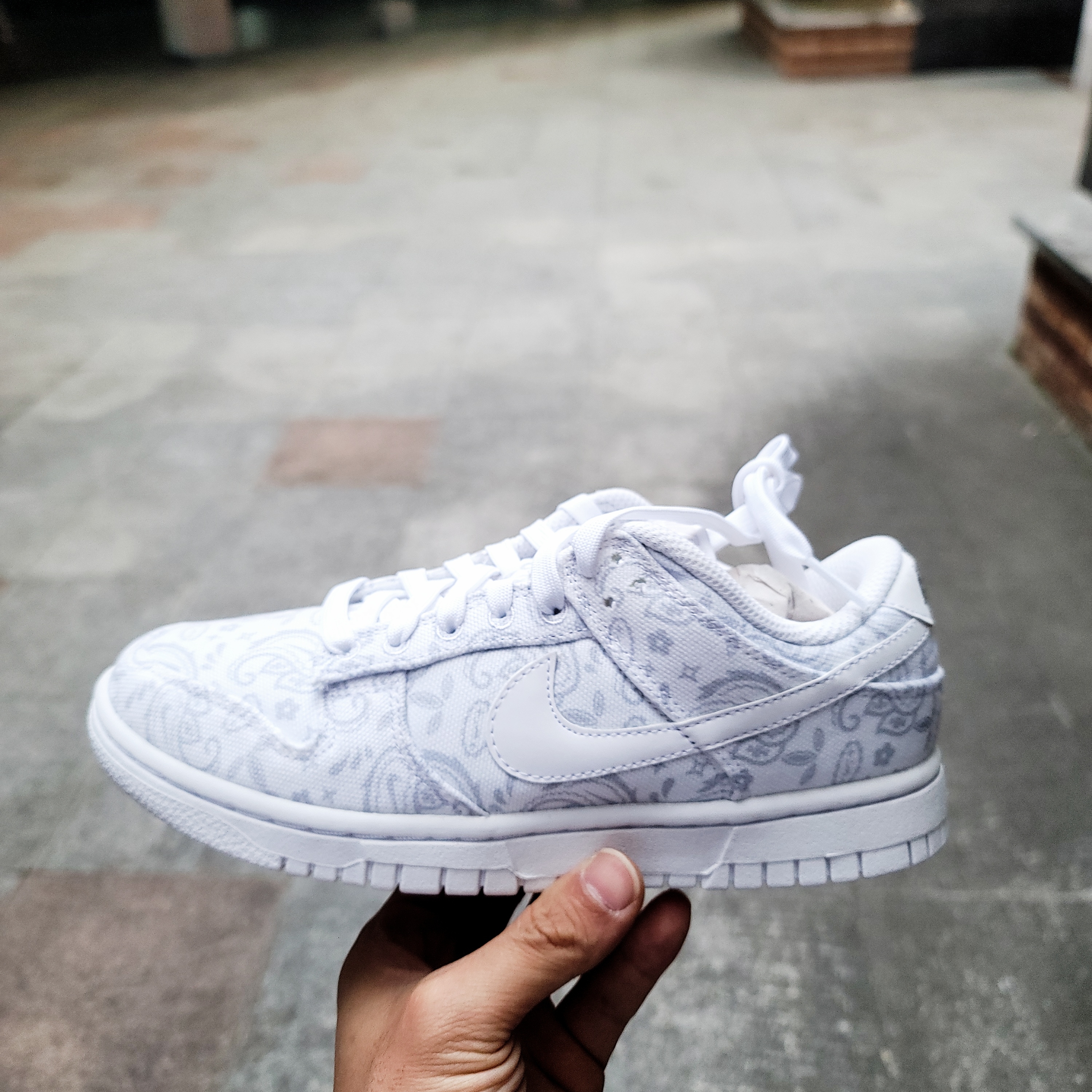 (W) Nike Dunk Low Essential White Paisley 착용 스타일 - 1